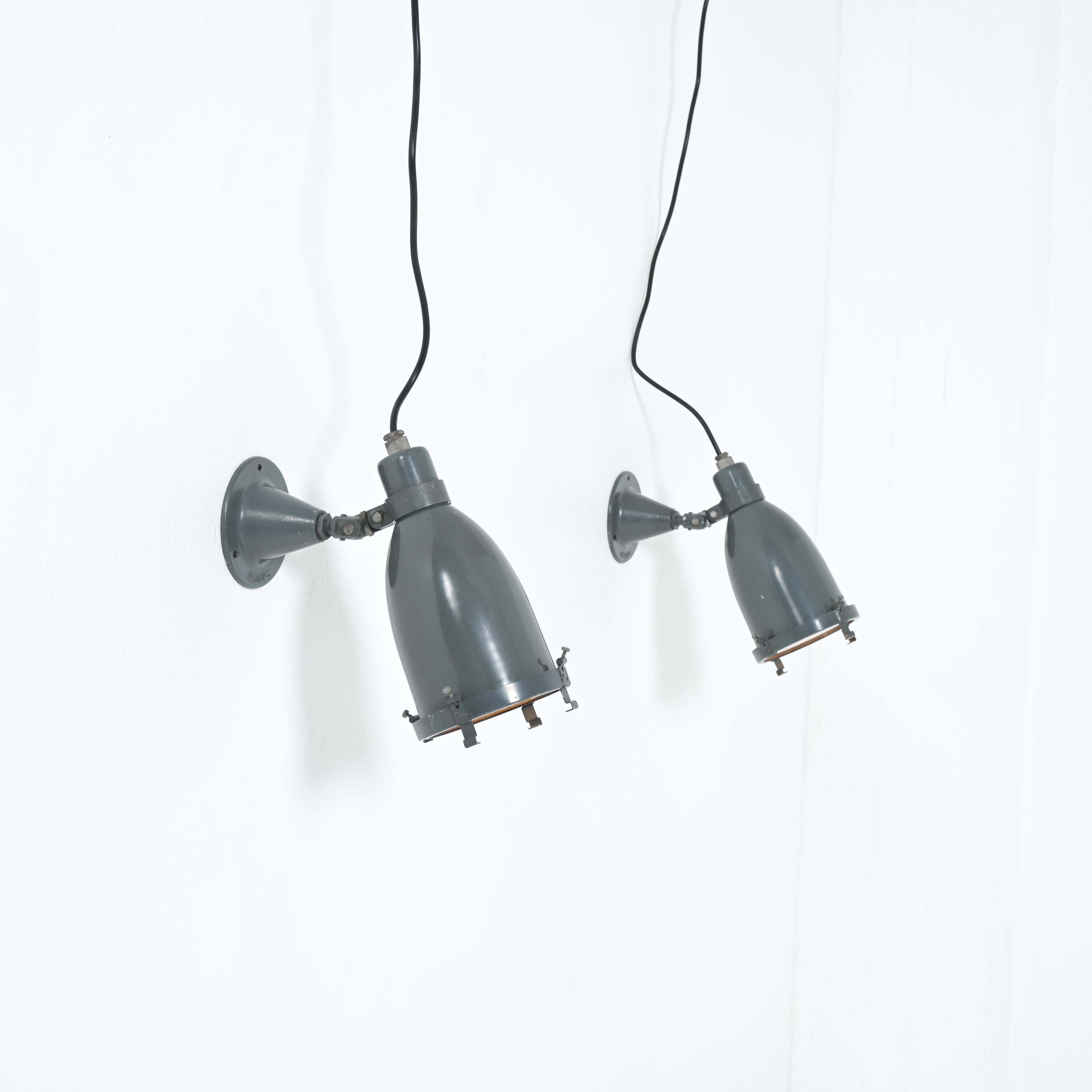 Coppia di lampade da parete industriali di Philips in vendita 9
