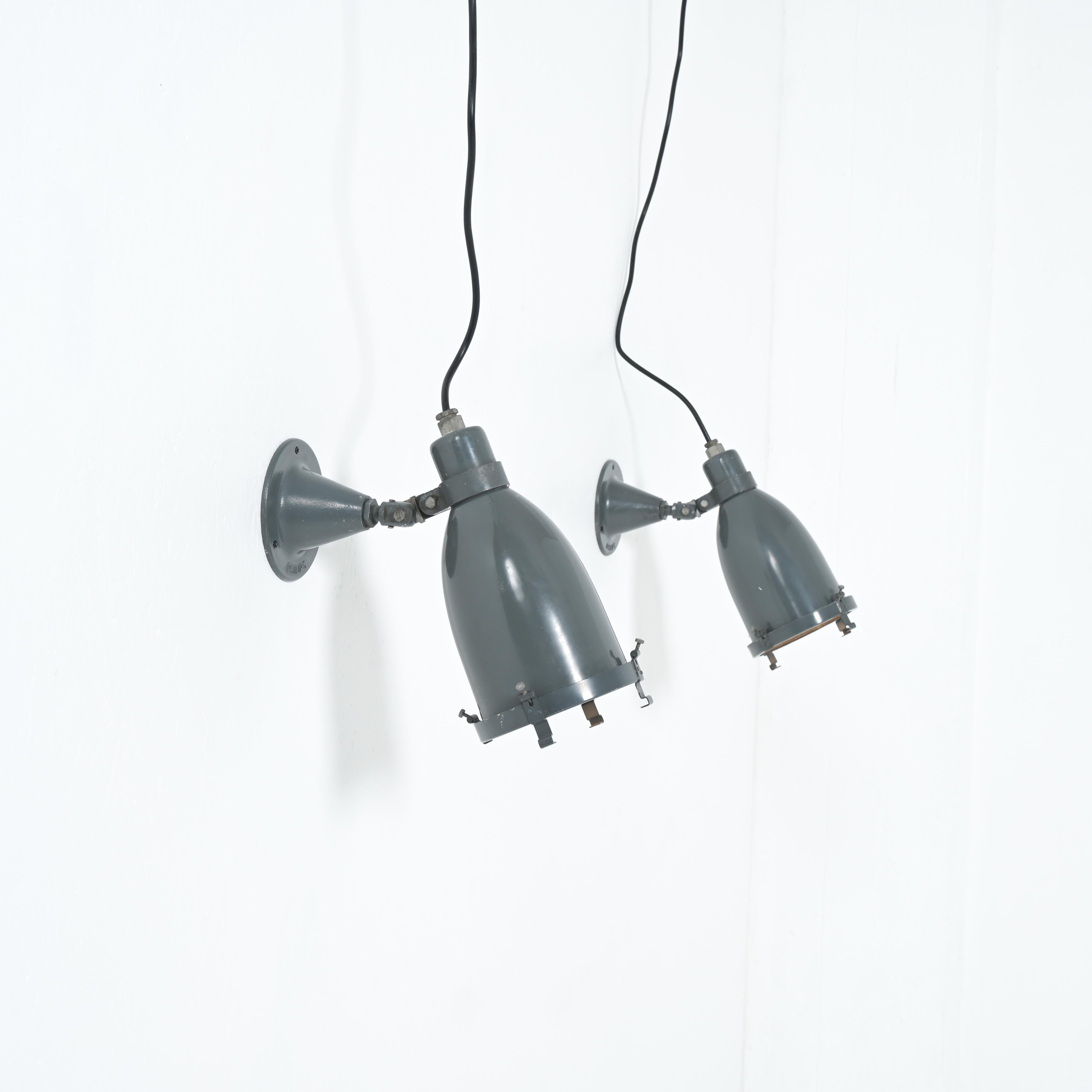 Coppia di lampade da parete industriali di Philips in vendita 10