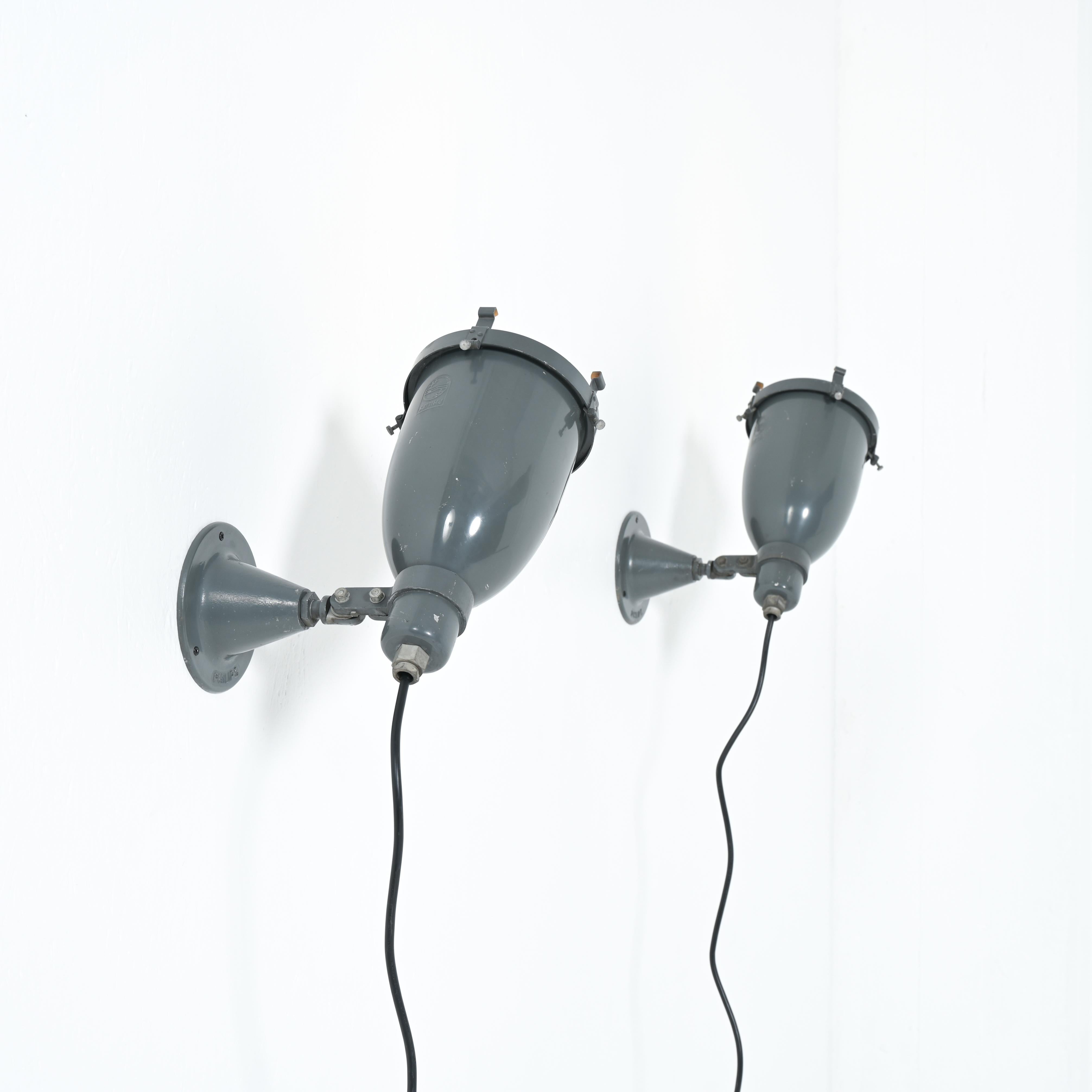 Coppia di lampade da parete industriali di Philips In condizioni buone in vendita a Vlimmeren, BE