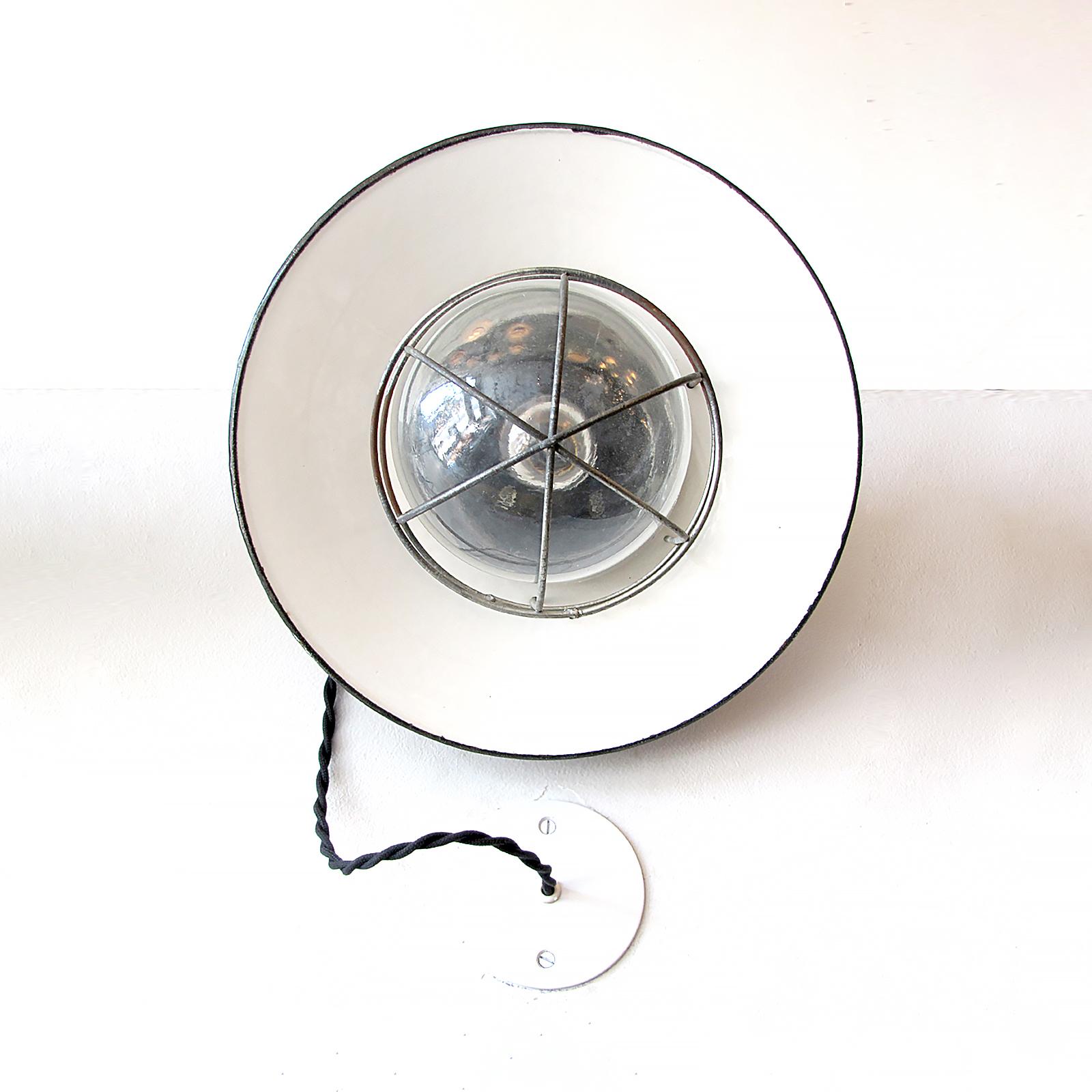 Bauhaus Coppia di lampade da parete industriali, 1920 in vendita