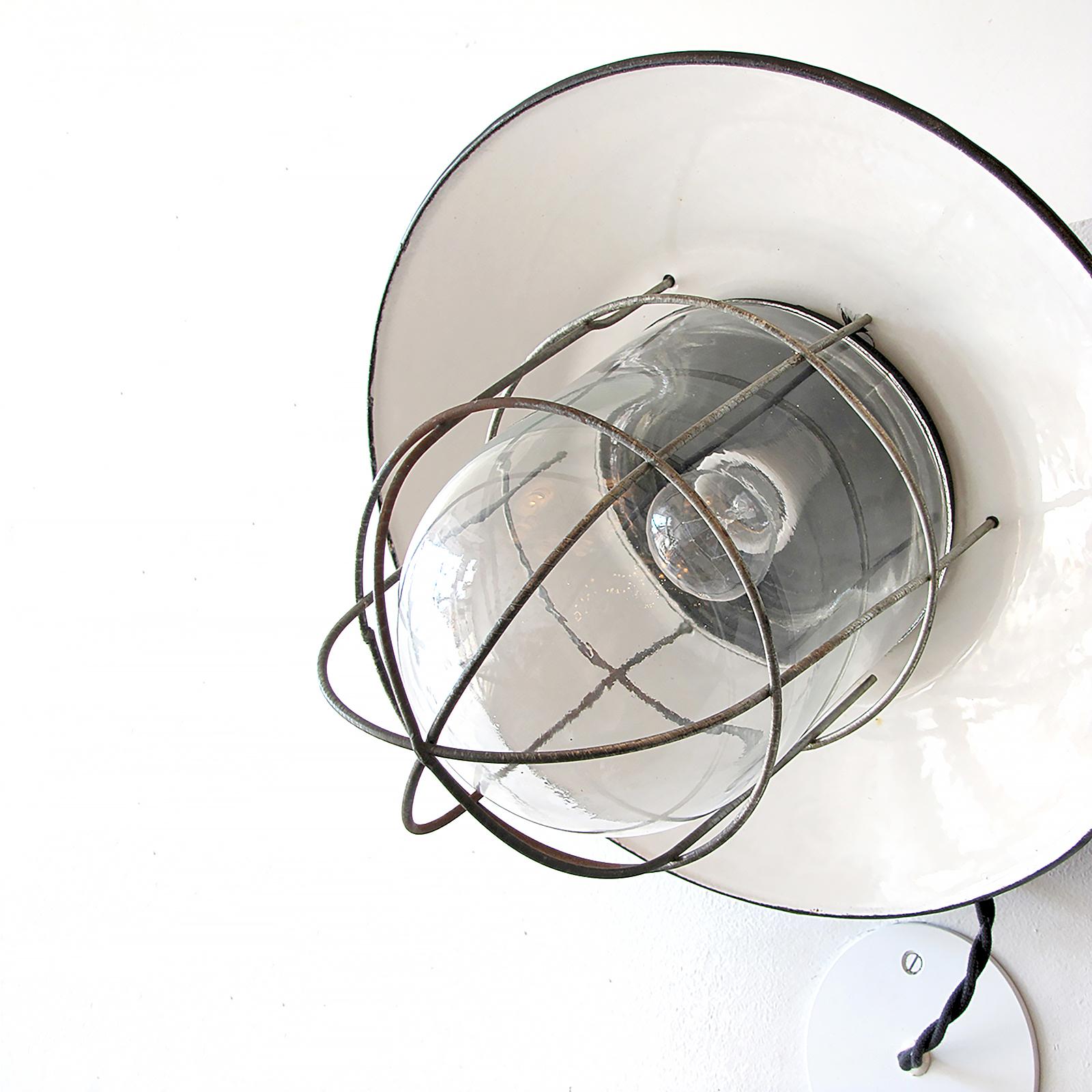 Inizio XX secolo Coppia di lampade da parete industriali, 1920 in vendita