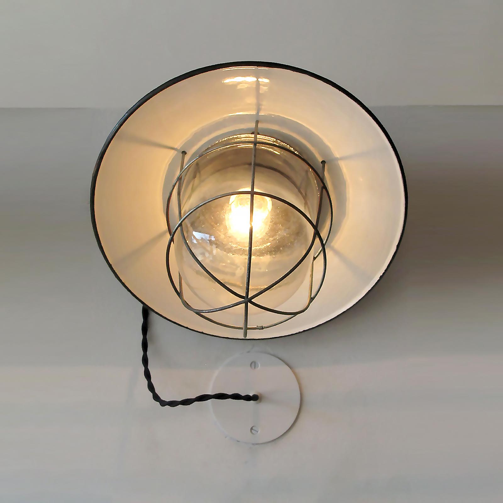 Metallo Coppia di lampade da parete industriali, 1920 in vendita