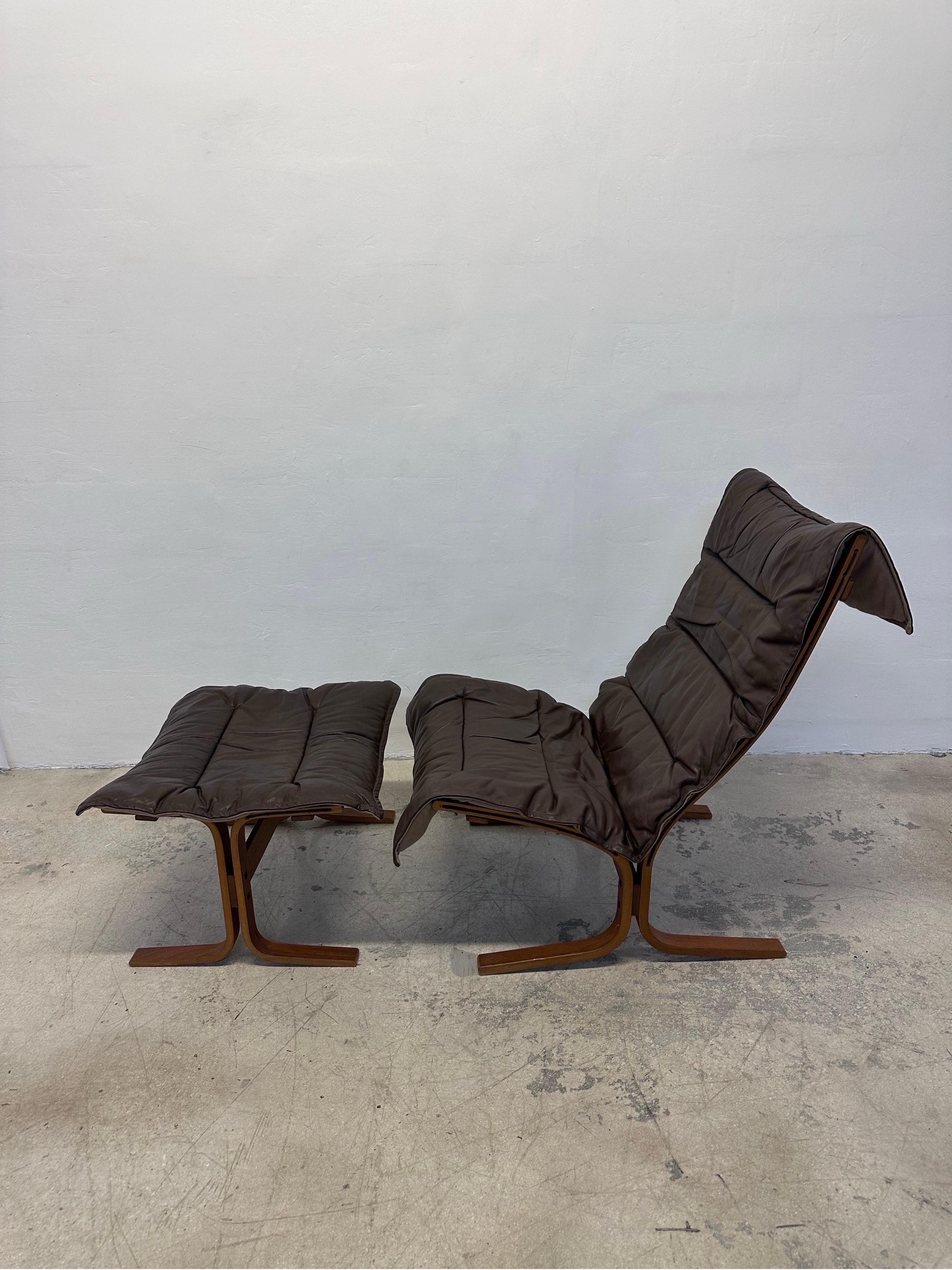 Mid-Century Modern Ingmar Relling pour Westnofa paire de chaises longues Siesta à haut dossier avec pieds en vente