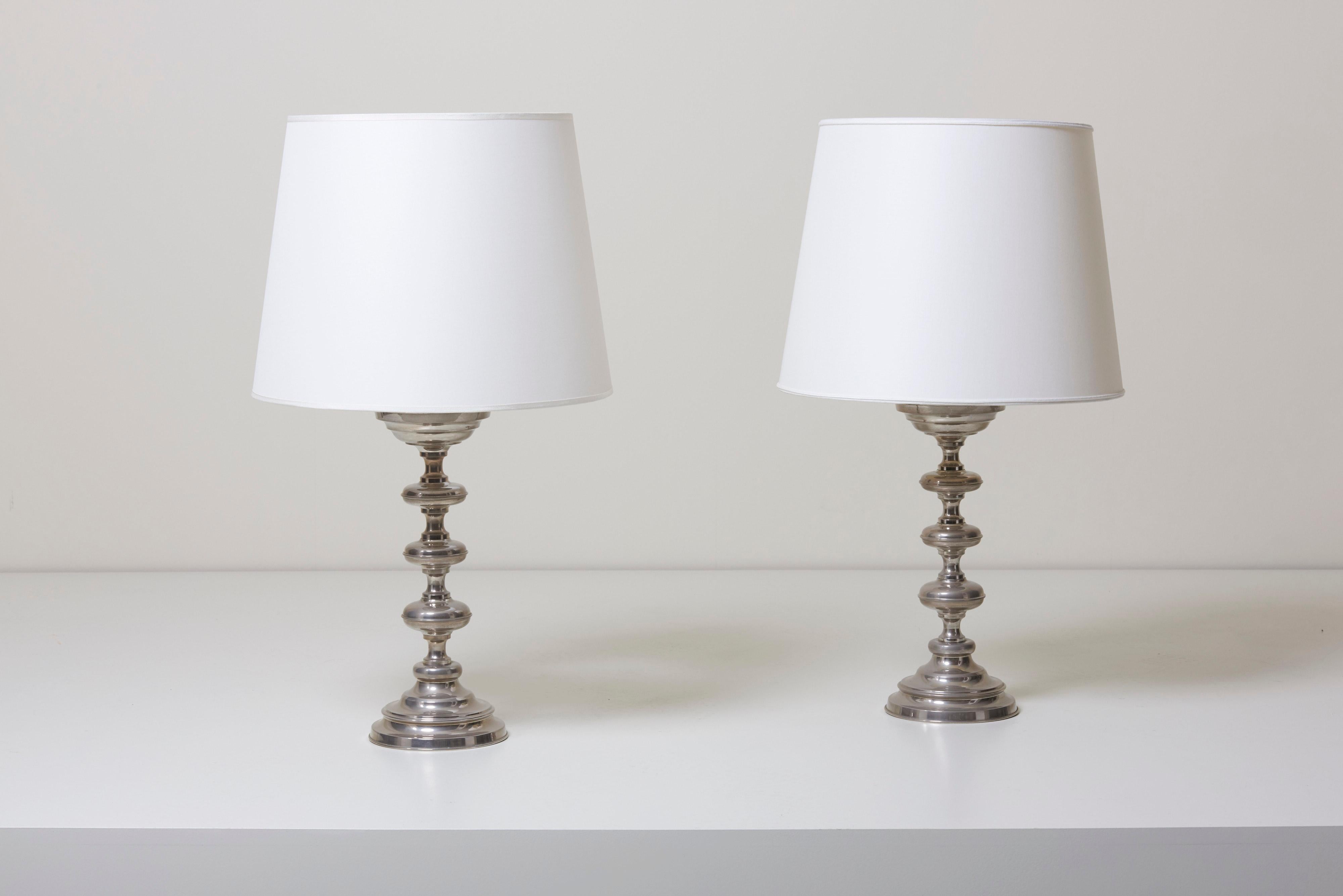 Excellent pair of 1970s nickelled Ingo Maurer table lamps in excellent condition. Signed!
The lamps will be sold without the shades. One model A / E27 bulb each.

