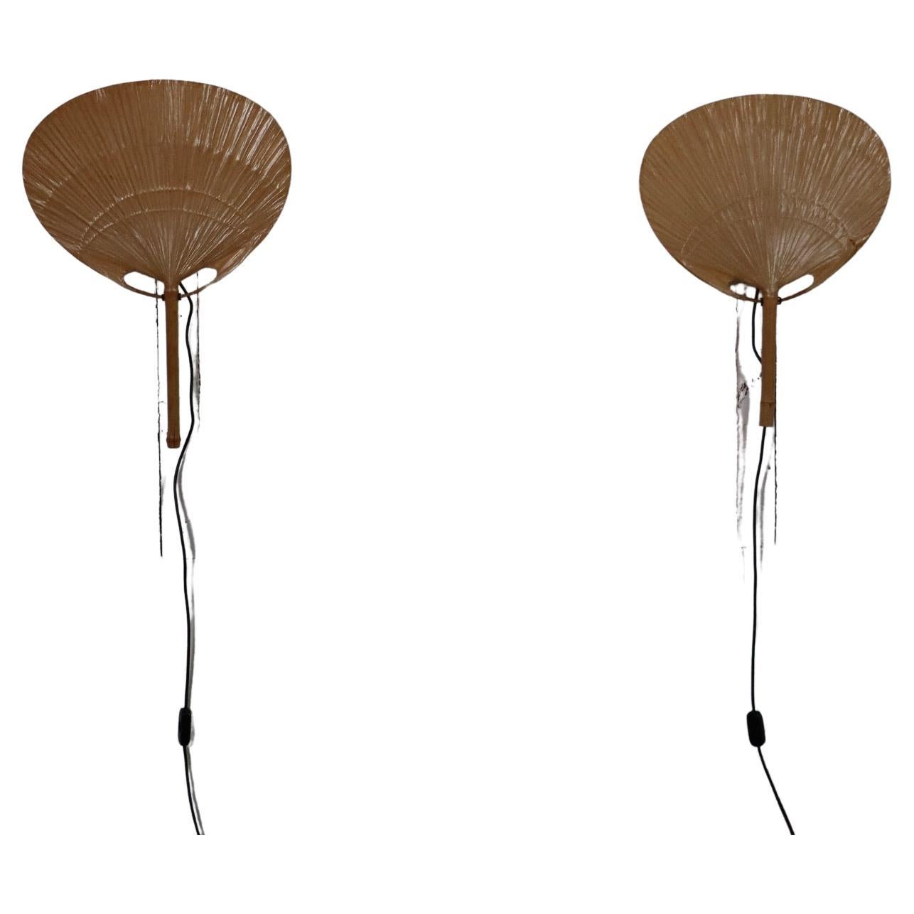 Incroyable paire d'appliques murales Uchiwa II conçues par Ingo Maurer pour M-Design, Allemagne 1973.

Les abat-jour, fabriqués en bambou et en papier de riz, diffusent une lumière chaude étonnante. Inspirées des éventails traditionnels japonais