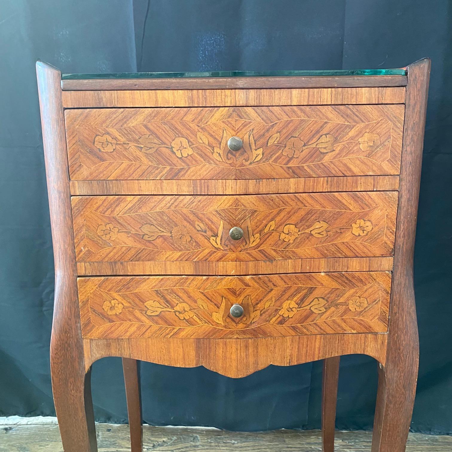 Pair of Inlaid Antique French Louis XV Walnut and Fruitwood Night Stands For Sale 10