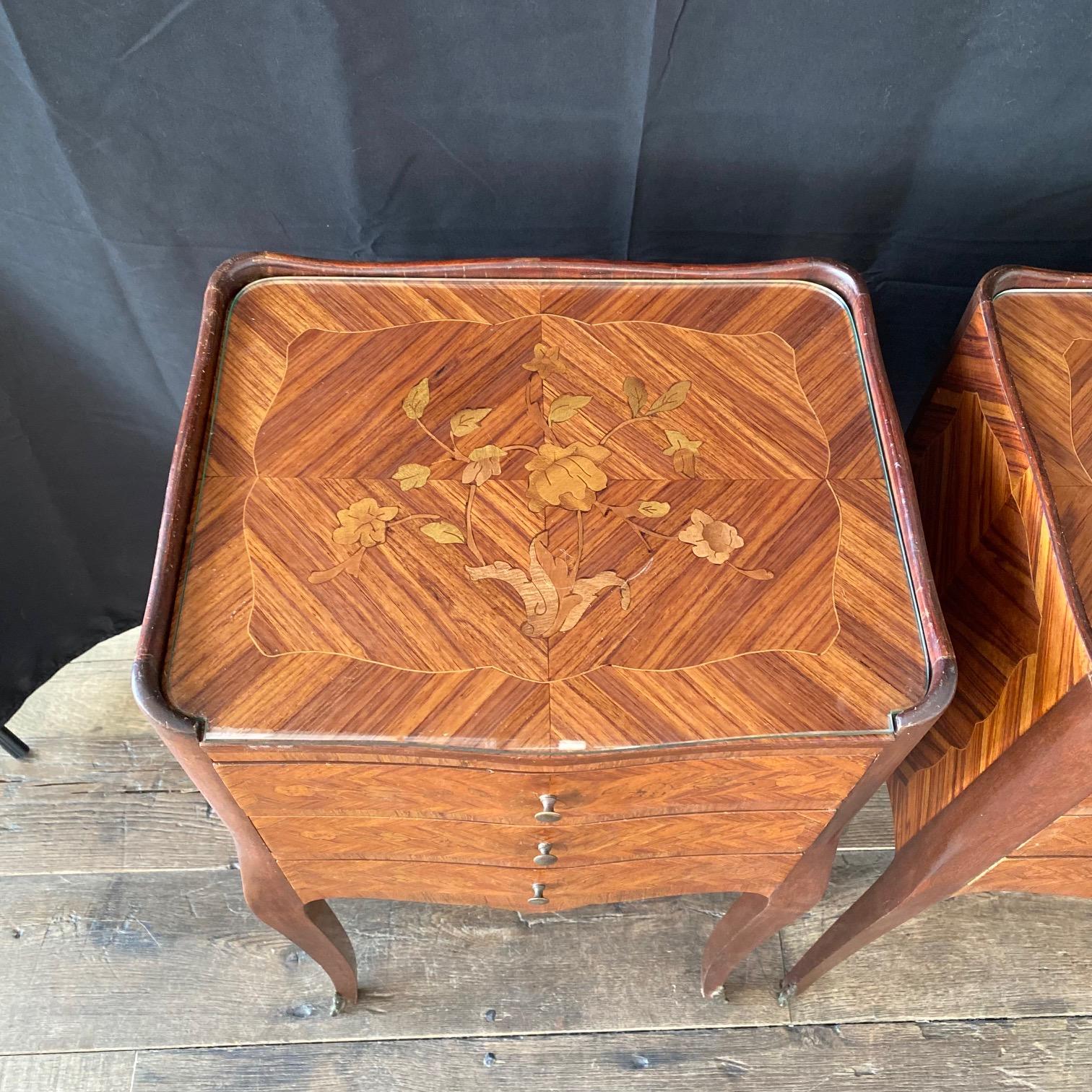 Pair of Inlaid Antique French Louis XV Walnut and Fruitwood Night Stands For Sale 5