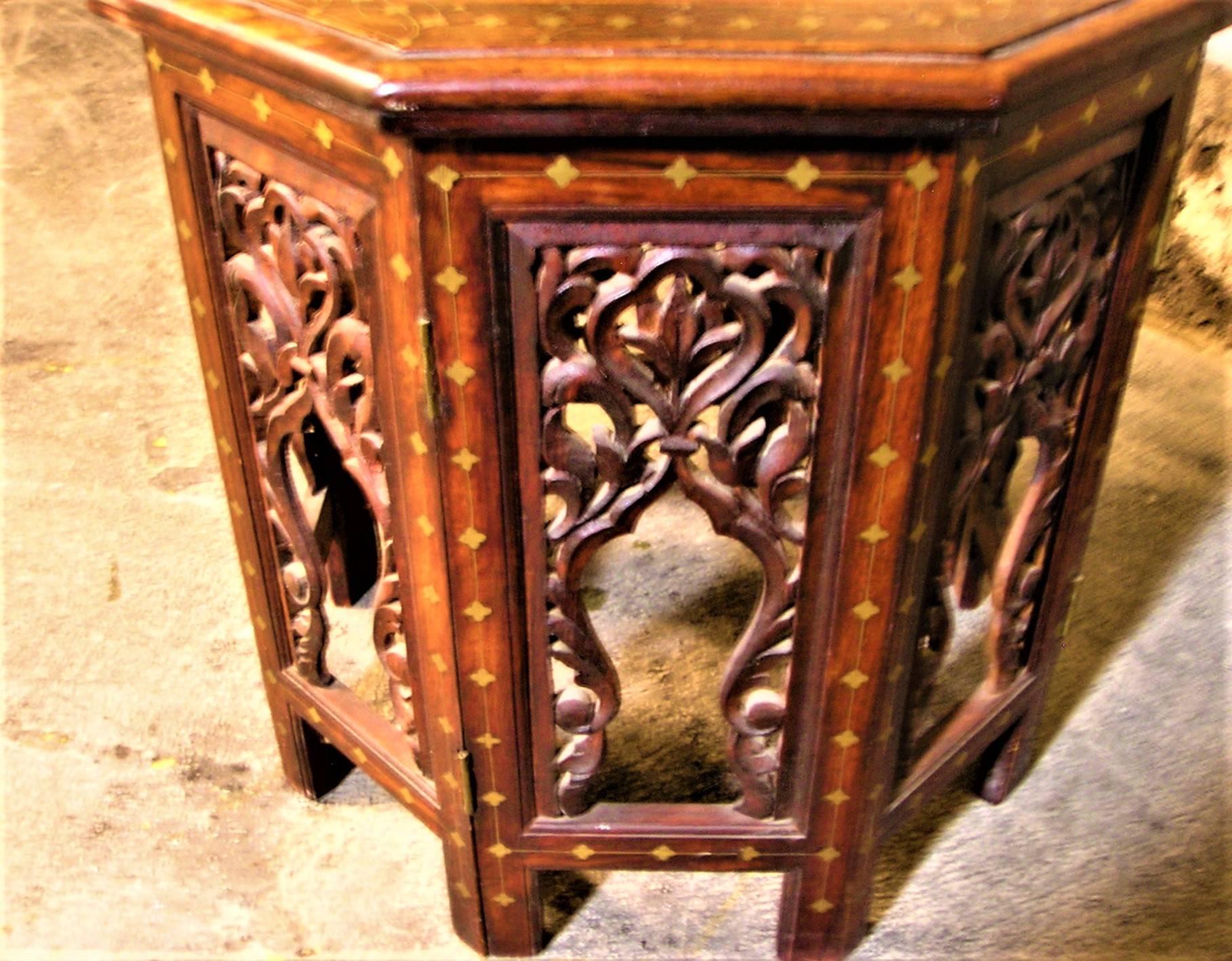 British Indian Ocean Territory Pair of Inlaid Hand-Carved Anglo-Indian Side or End Tables with Brass and Copper For Sale
