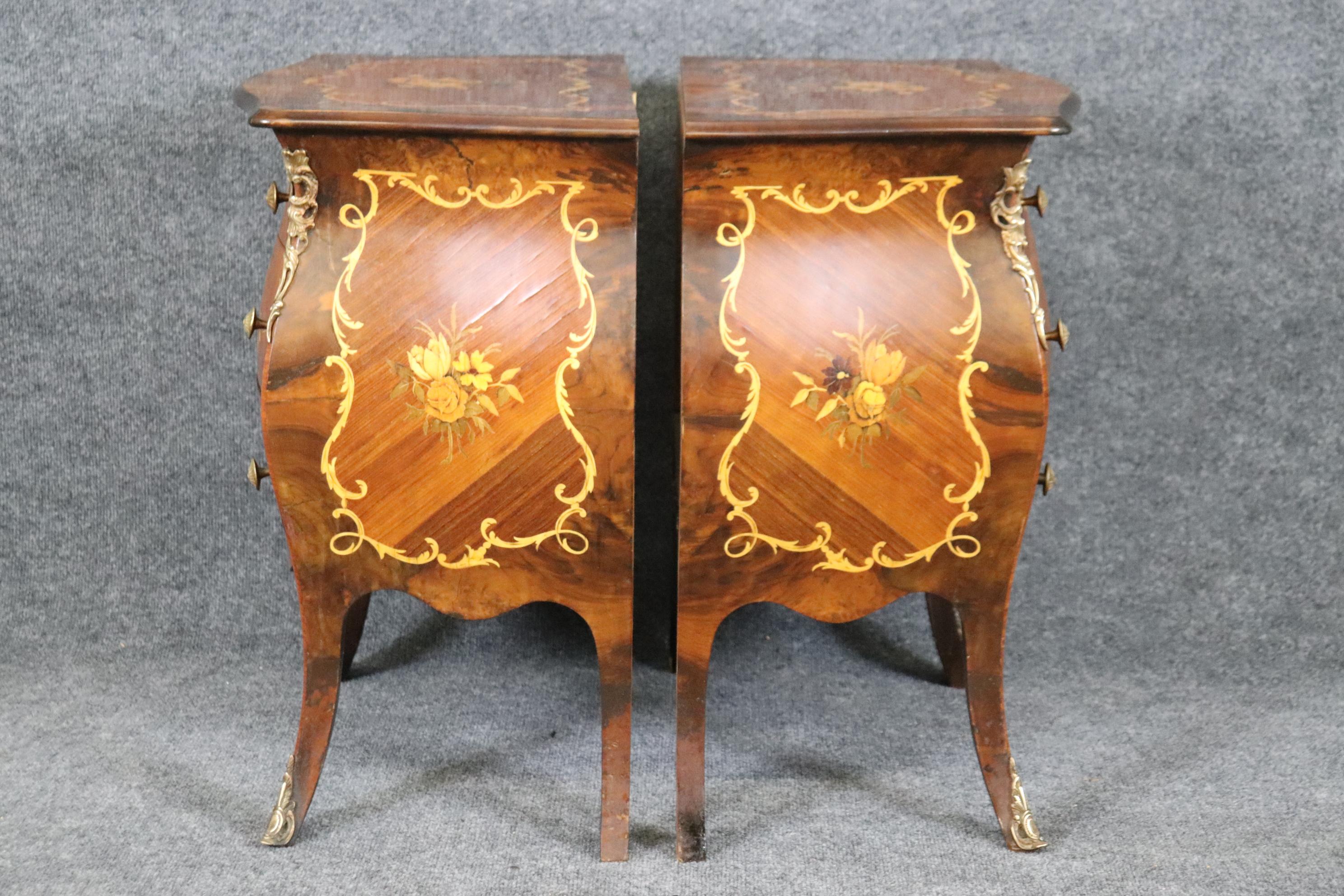 Pair of Inlaid Italian Bombe Night Stands Commodes Circa 1940 In Good Condition For Sale In Swedesboro, NJ