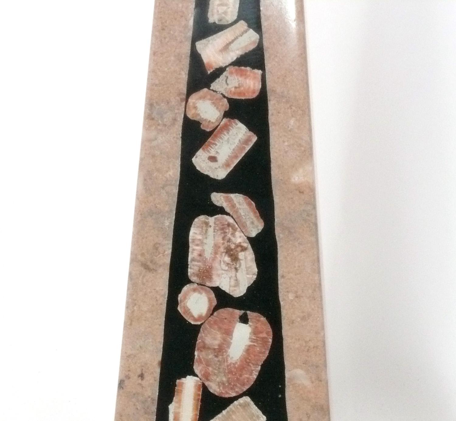 Mid-Century moderno Coppia di lampade in marmo intarsiato o in pietra dura della metà del secolo scorso in vendita