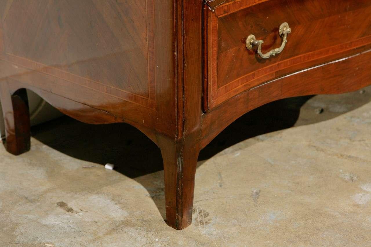 Pair of Veneered and Inlaid Commodes from Genoa In Good Condition For Sale In Newport Beach, CA