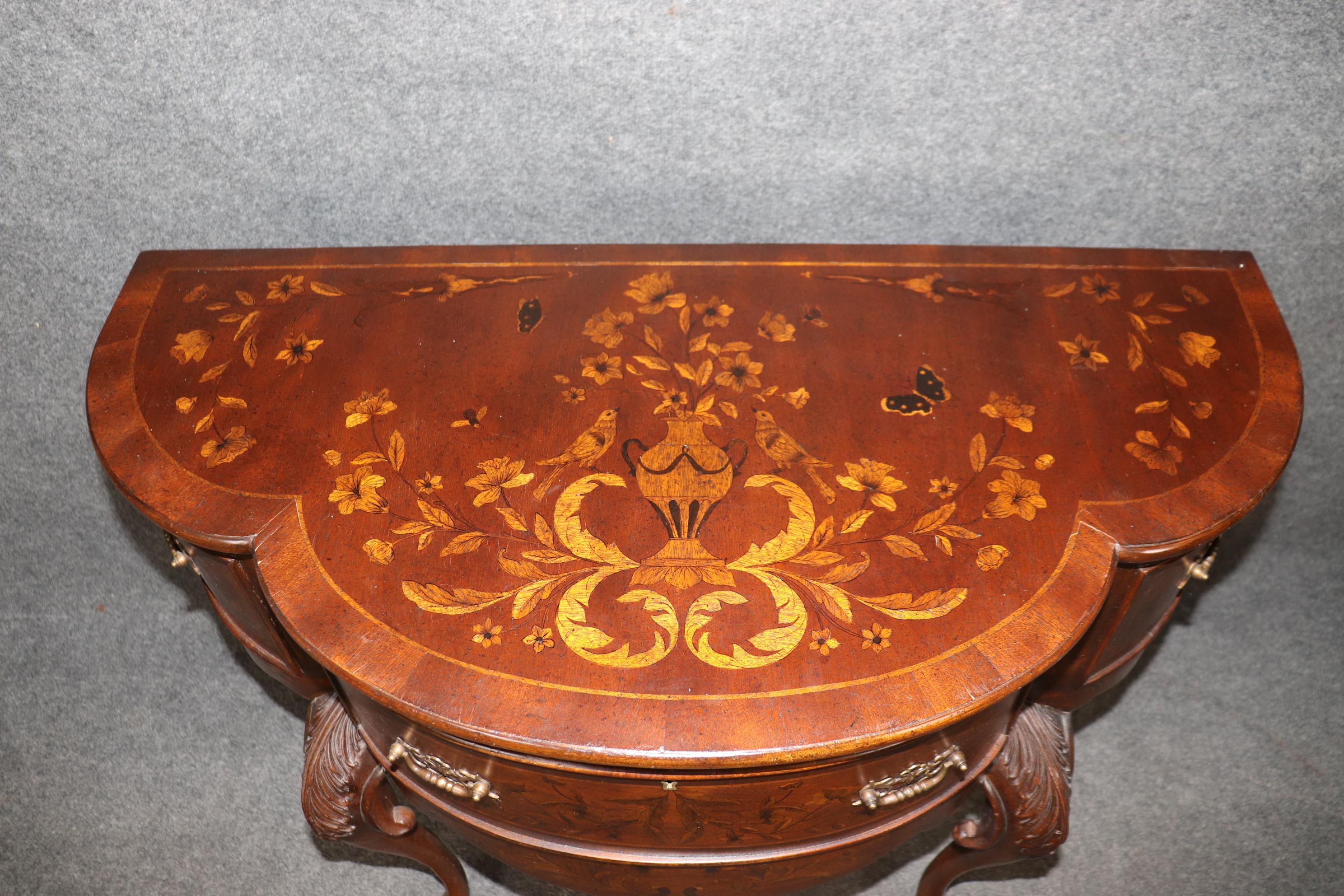 Ein Paar Konsolen aus Nussbaumholz mit Intarsien im edwardianischen Stil von John Richard mit Papageien (Georgian) im Angebot