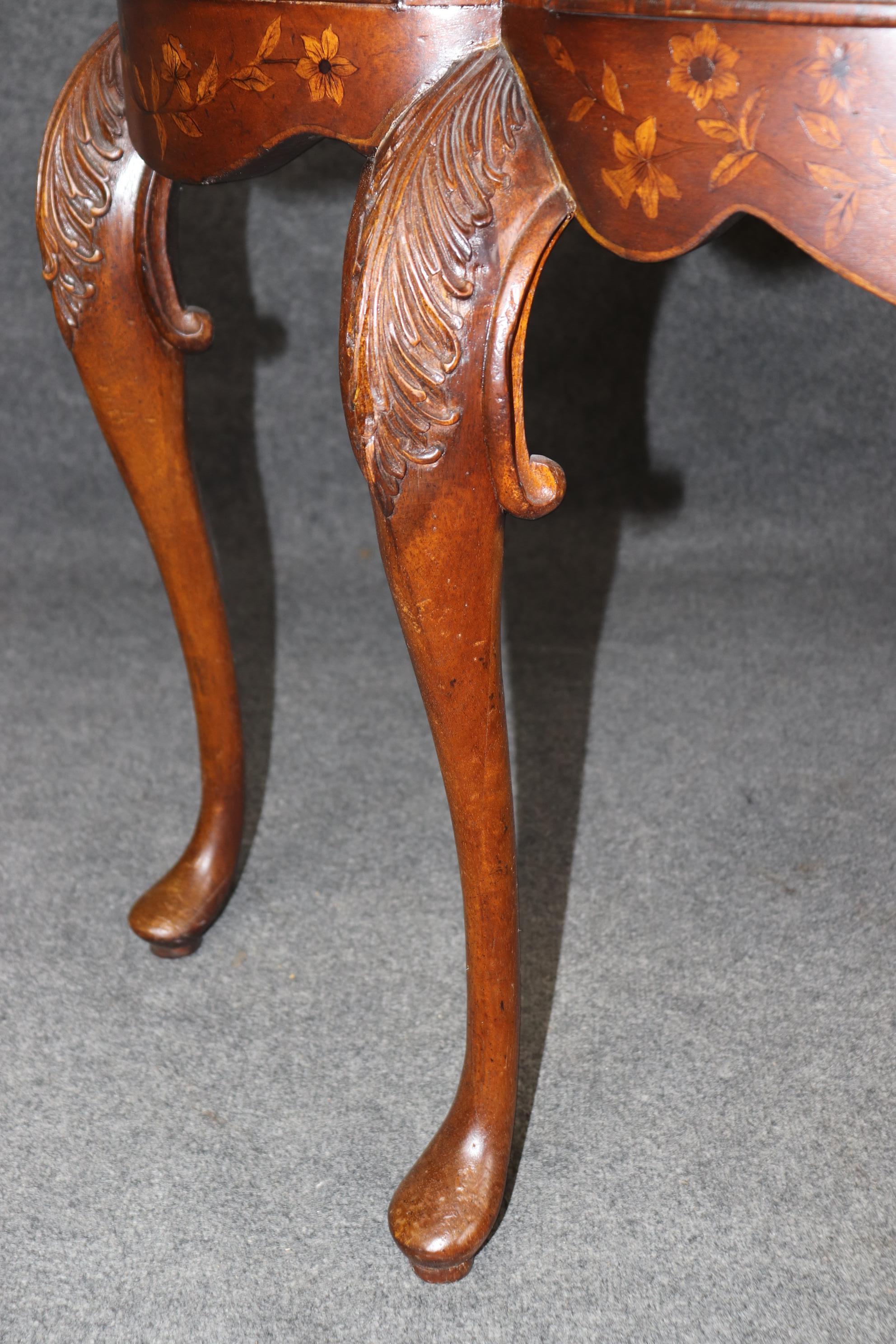 Ein Paar Konsolen aus Nussbaumholz mit Intarsien im edwardianischen Stil von John Richard mit Papageien im Angebot 2