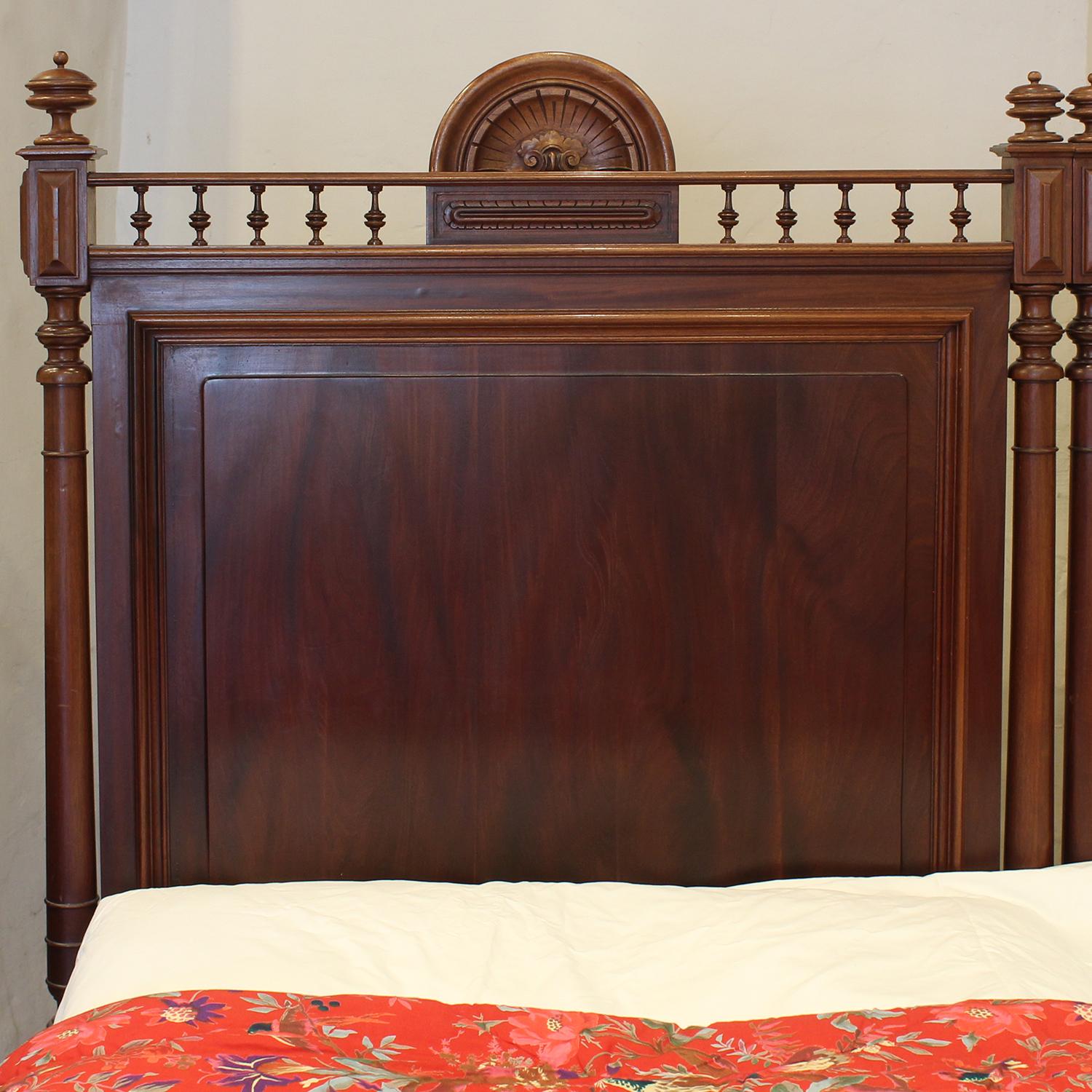 Walnut Pair of Interlocked French Antique Wooden Beds, WK183 For Sale