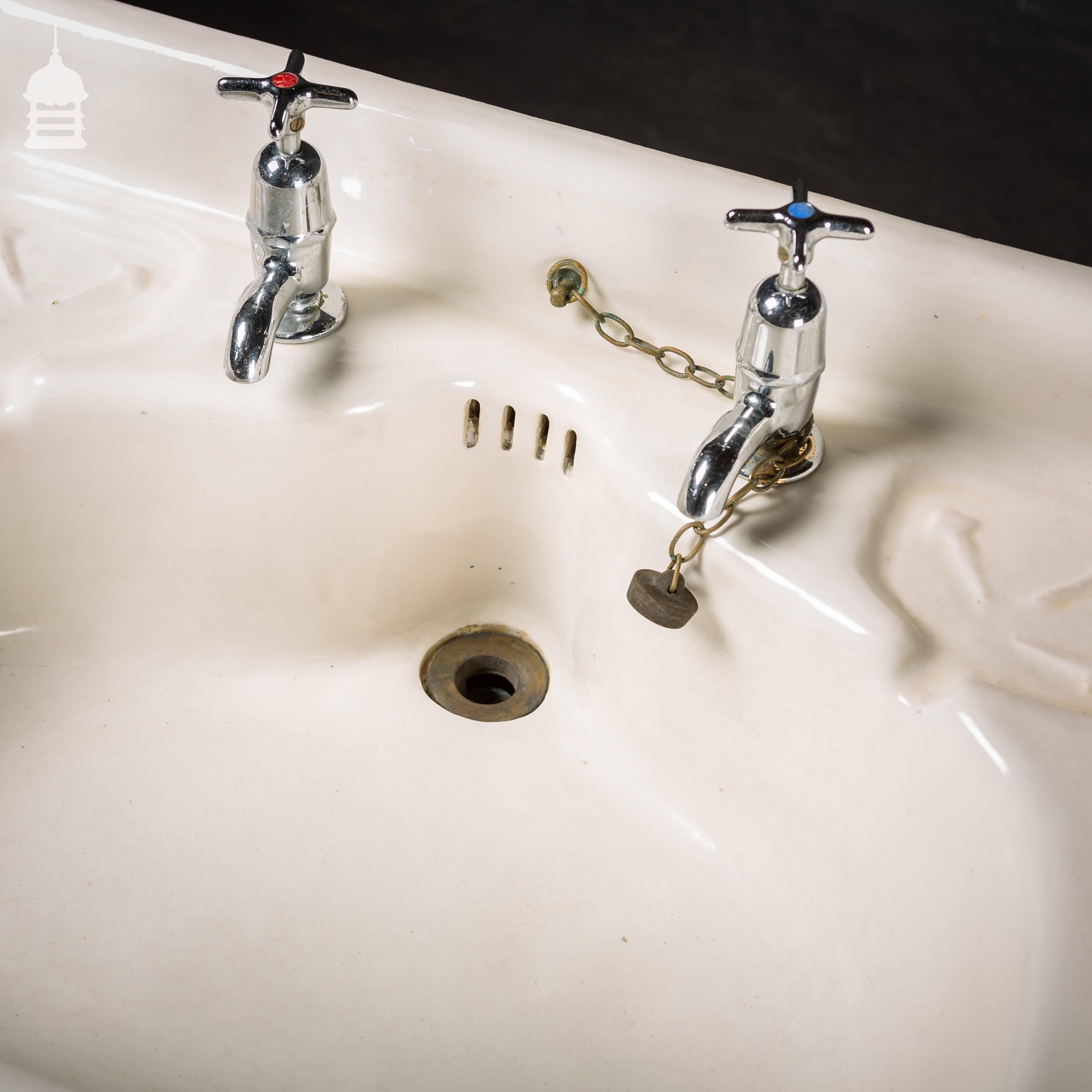 ceramic wash hand basin