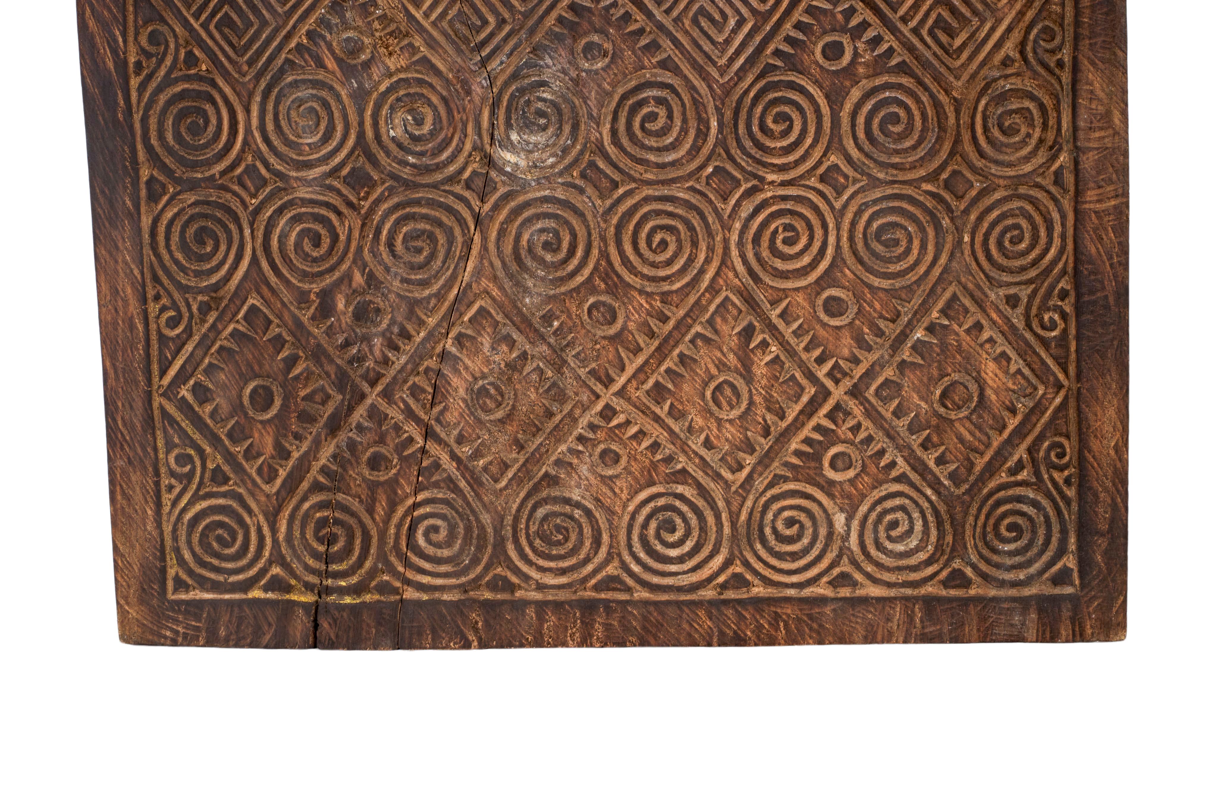 Sculpté Paire de panneaux muraux en bois sculptés de façon complexe en vente