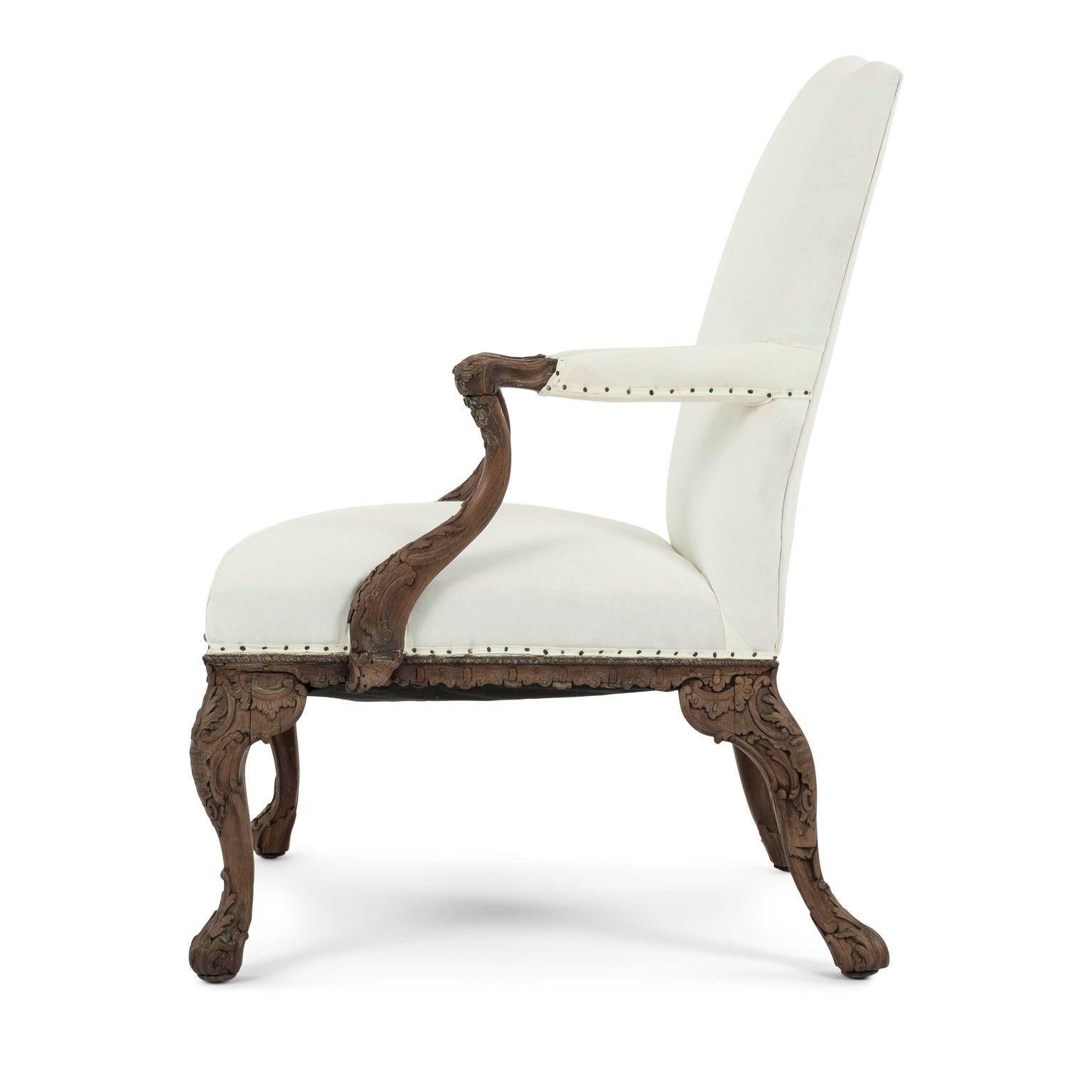 Sculpté à la main Paire de fauteuils de style rococo sculptés à la main en vente