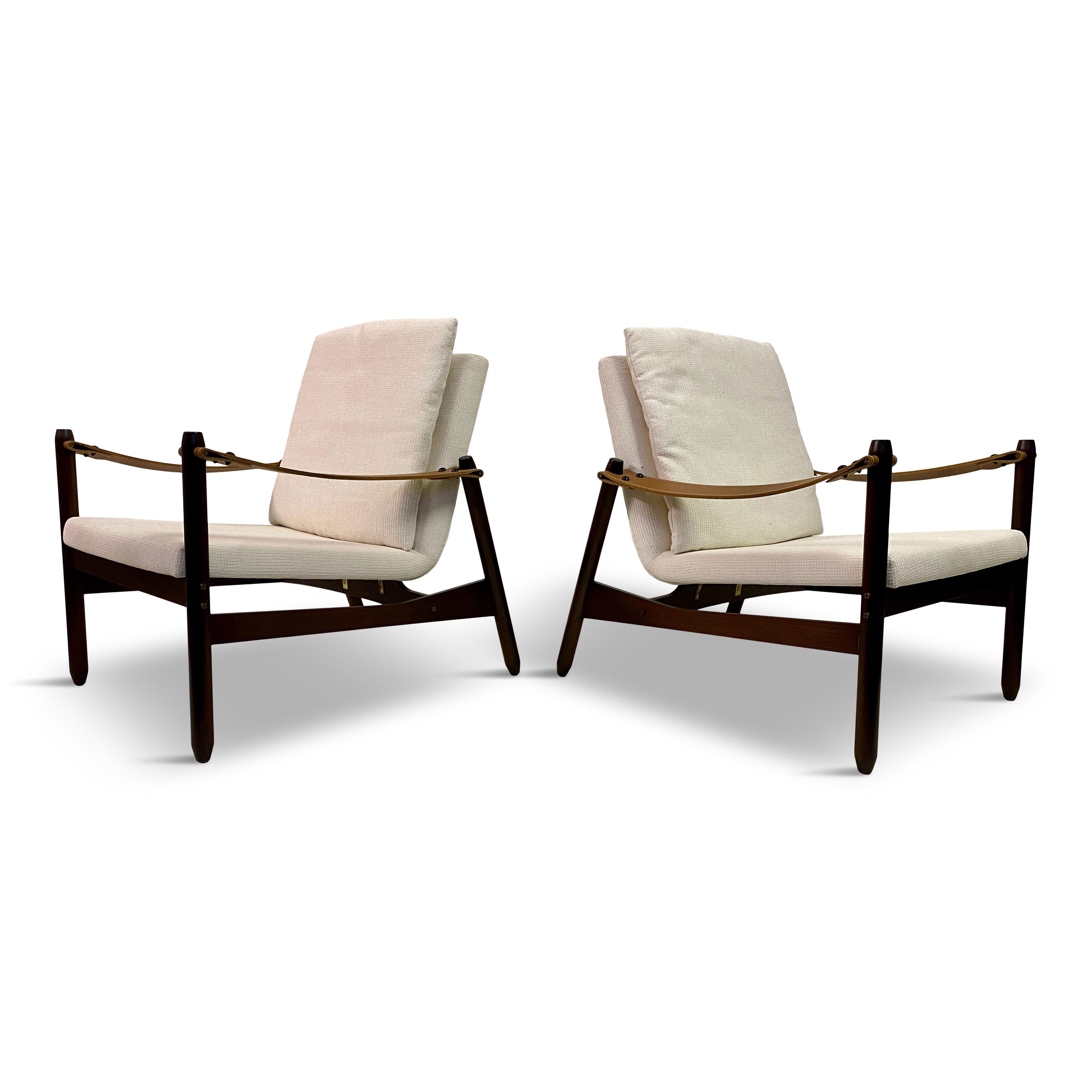 Pair of lounge chairs

Ipanema model

By Jorge Zalszupin

Originally designed in the 1960s as a homage to the Rio de Janeiro beach

Leather strap arm rests with wooden buttons

Freijo wood frame

Made by Etel

Almost new condition

21st Century