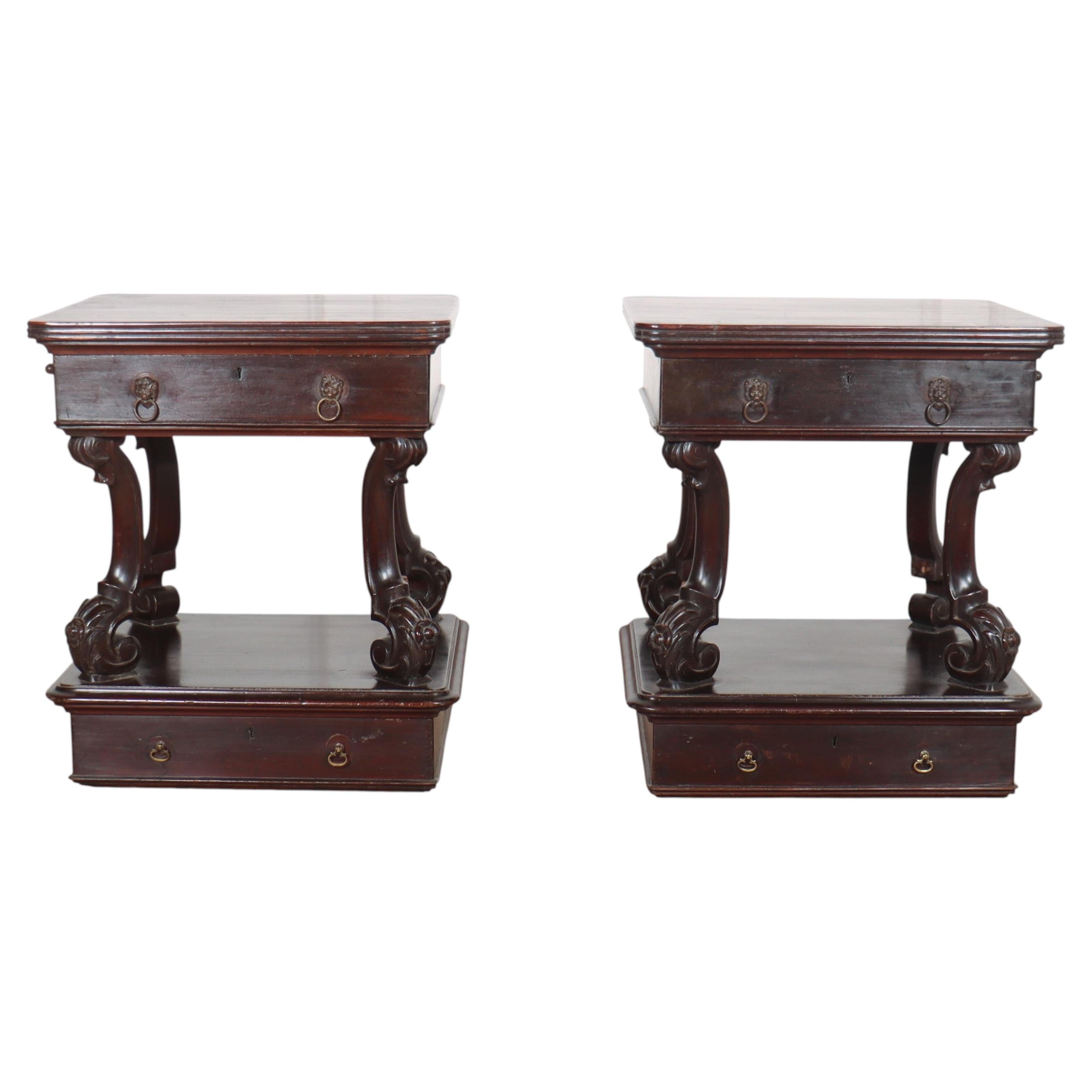 Paire de tables de chevet irlandaises en vente