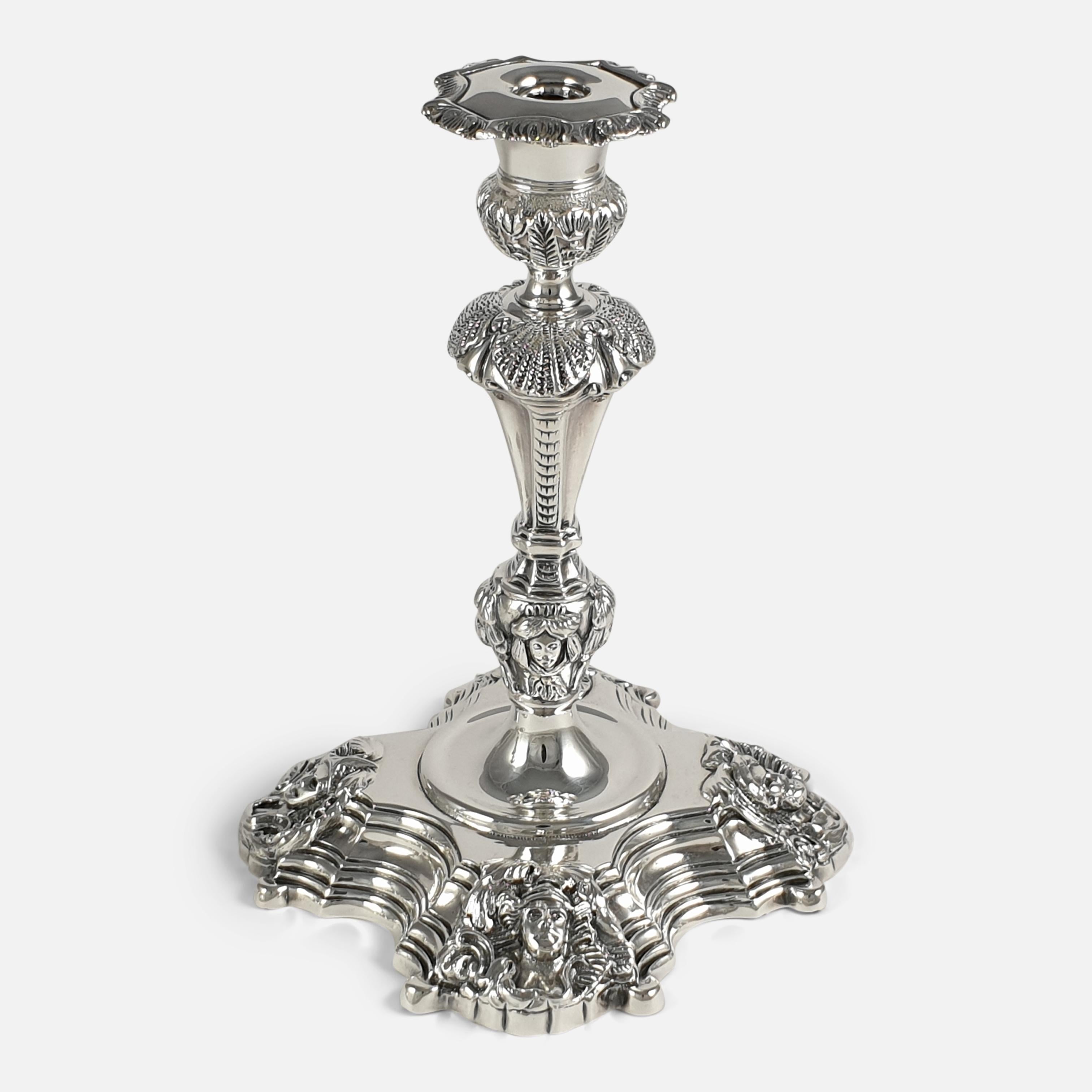 Pareja de candelabros irlandeses de plata de ley, 1969 en venta 3