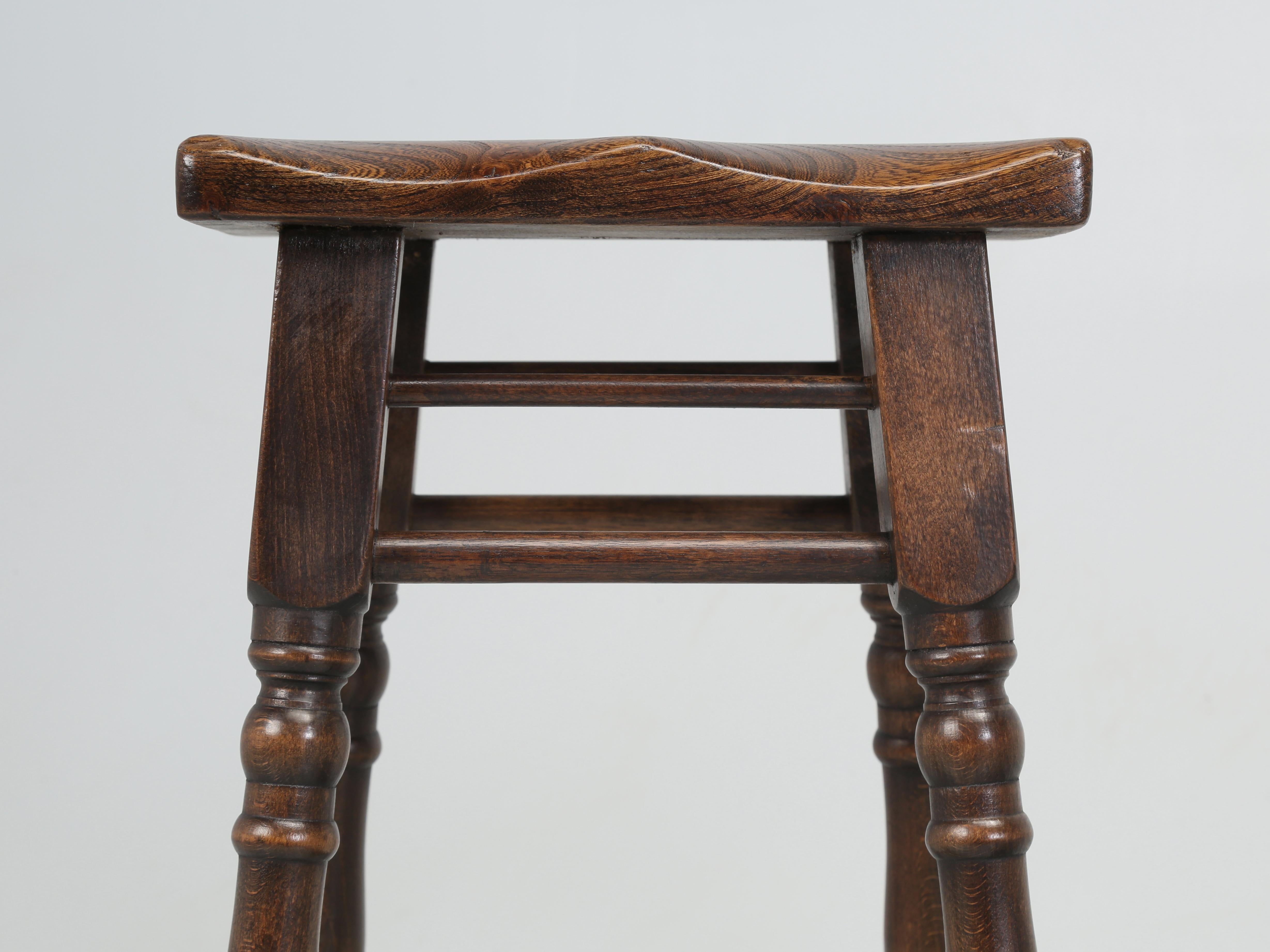 Hand-Carved Pair of Irish Elm Wood Saddle Seat Stools Perfect for American Kitchen Counters For Sale