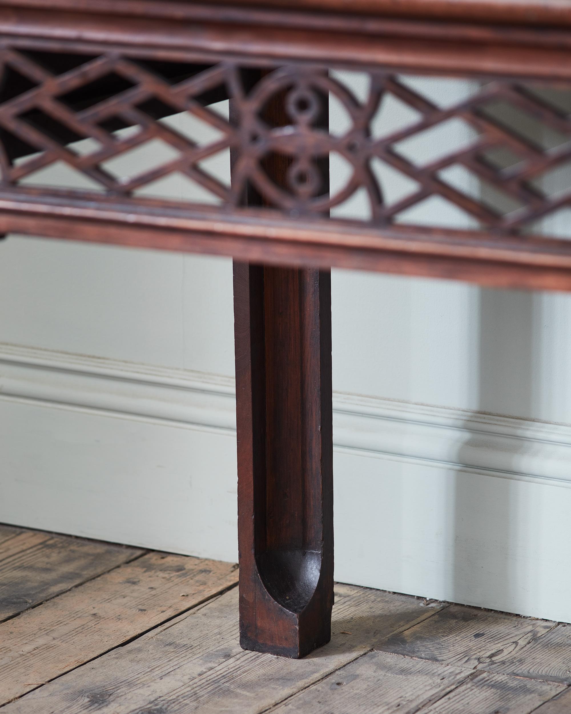 Pair of Irish Mahogany Serving Tables, Late 18th Century For Sale 1