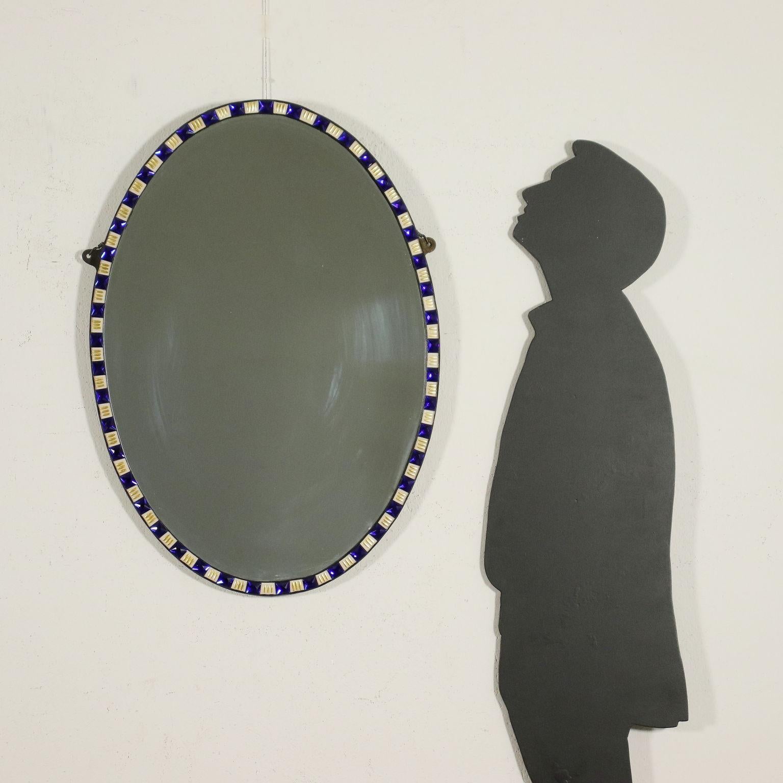 Pair of oval Irish mirrors, the frame is made up of alternating tiles in ground blue glass and transparent glass, with three grindings finished in gold leaf and white enamelled on the back.