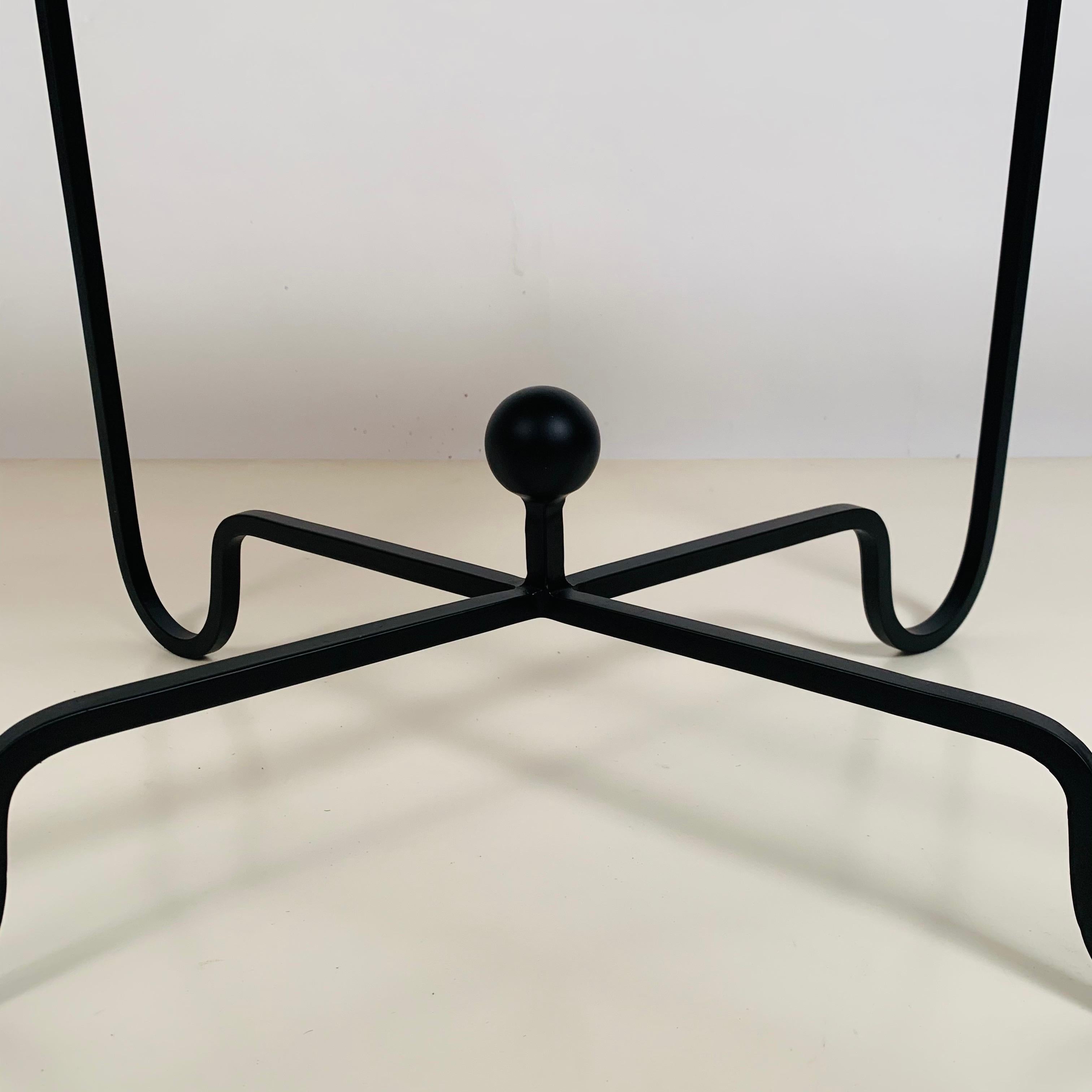 Paire de tables d'appoint 'Entretoise' en fer et pierre calcaire noire par Design Frères Neuf - En vente à Los Angeles, CA