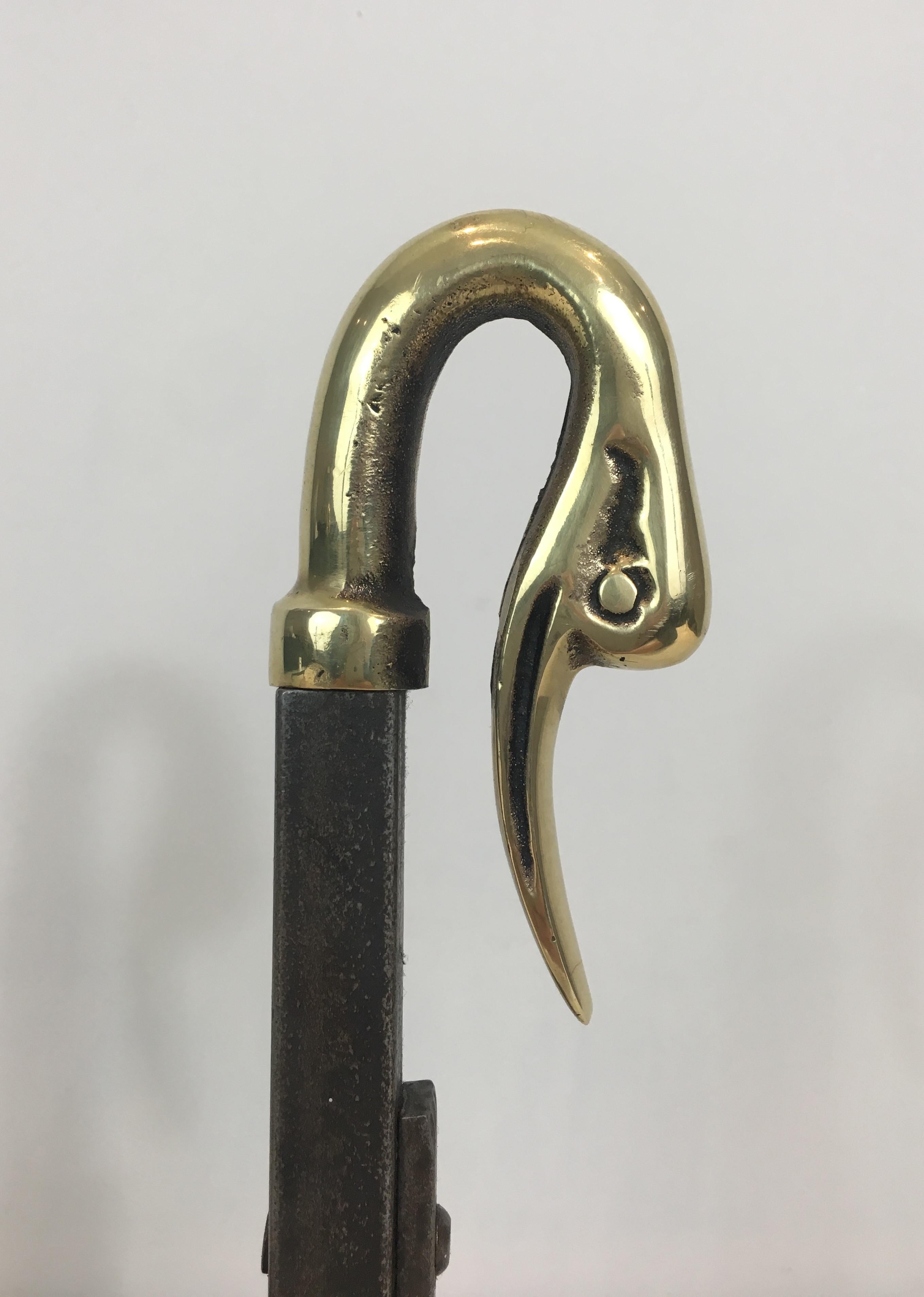 Coppia di androni in ferro e bronzo con teste di anatra, Francia, 1940 circa in vendita 2