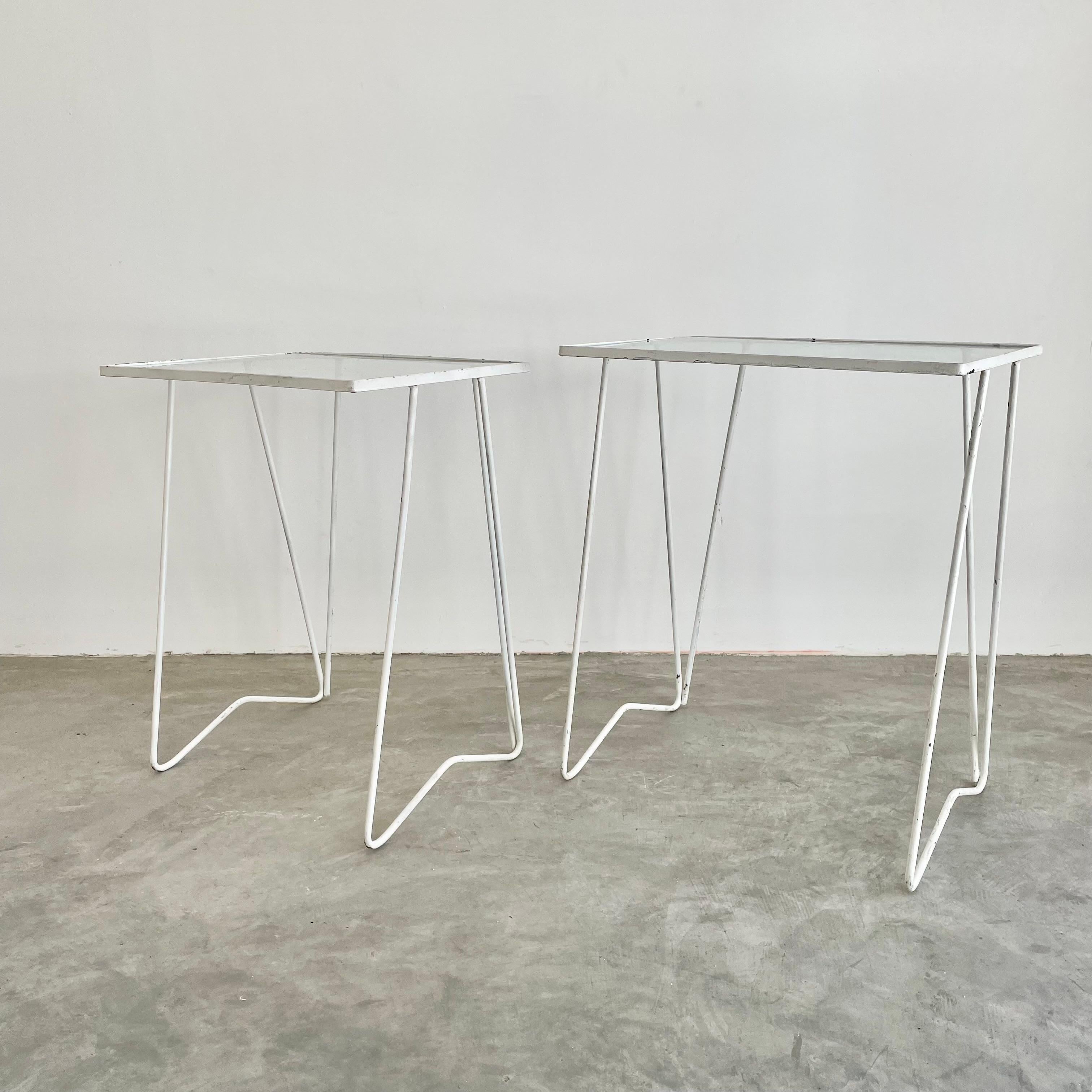 Mid-Century Modern Pair of Iron and Glass Nesting Tables, 1970s USA For Sale