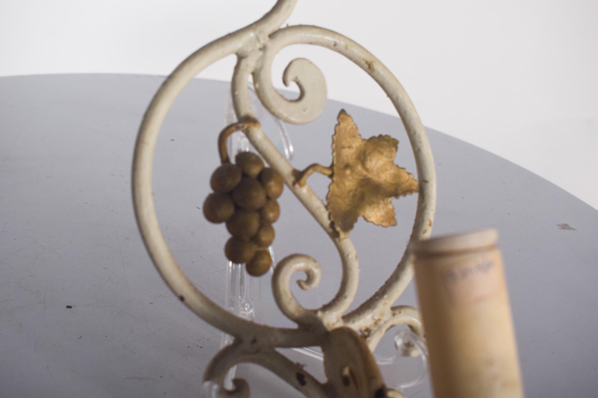 Mid-Century moderno Coppia di applique in ferro e metallo con grappolo d'uva e vite in vendita