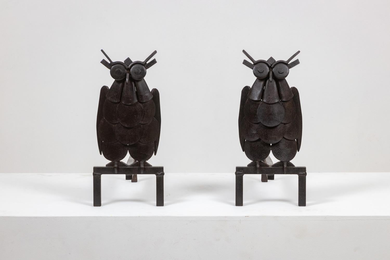Pair of iron andirons, representing an owl.

French work realized in the 1950s.

Dimensions: H 34 x W 15  x D 35 cm

Reference: LS6267409P