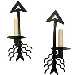 Pareja de candelabros de hierro Arts and Crafts