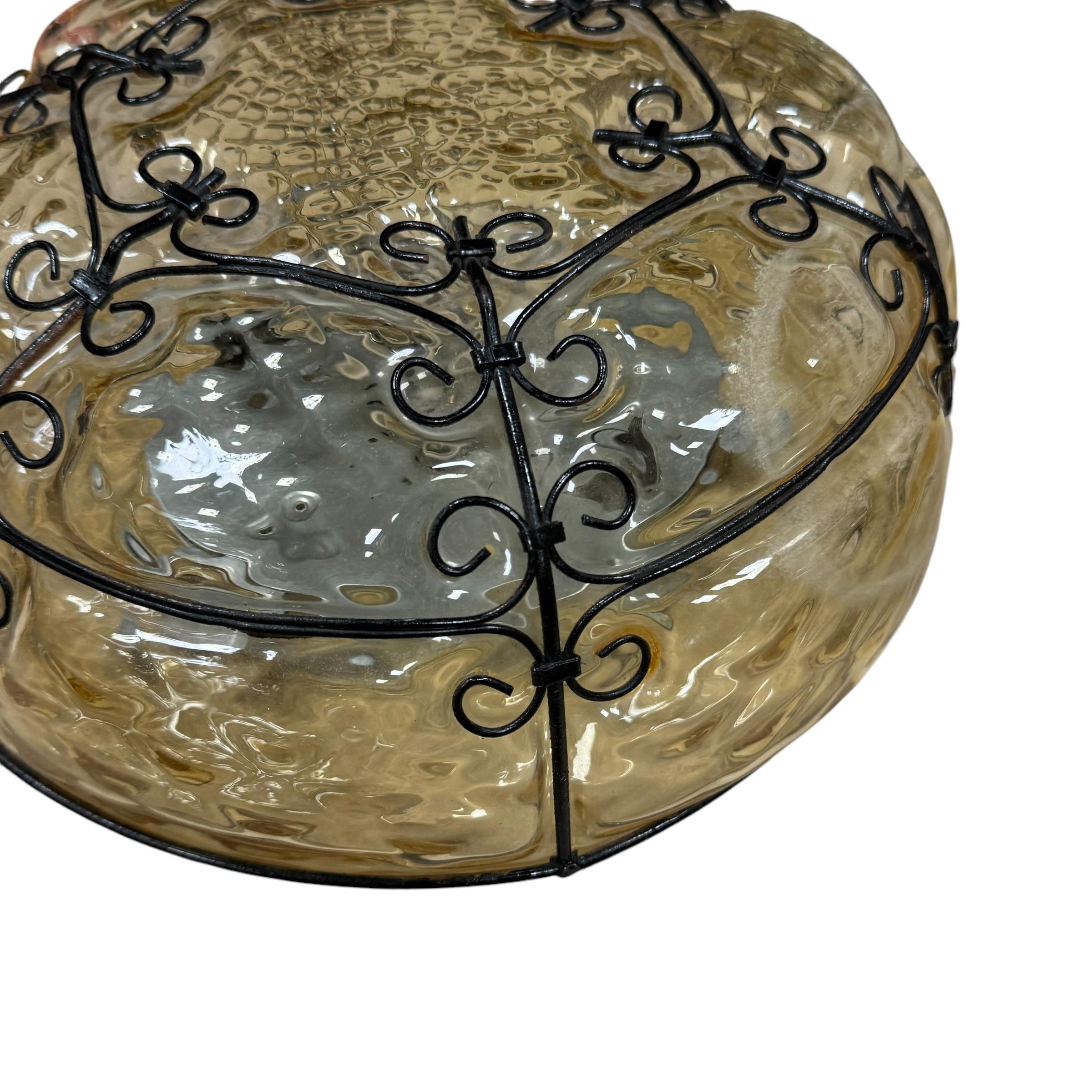 Coppia di  Lampada ad incasso in ferro con vetro veneziano, Italia, anni '50 in vendita 1