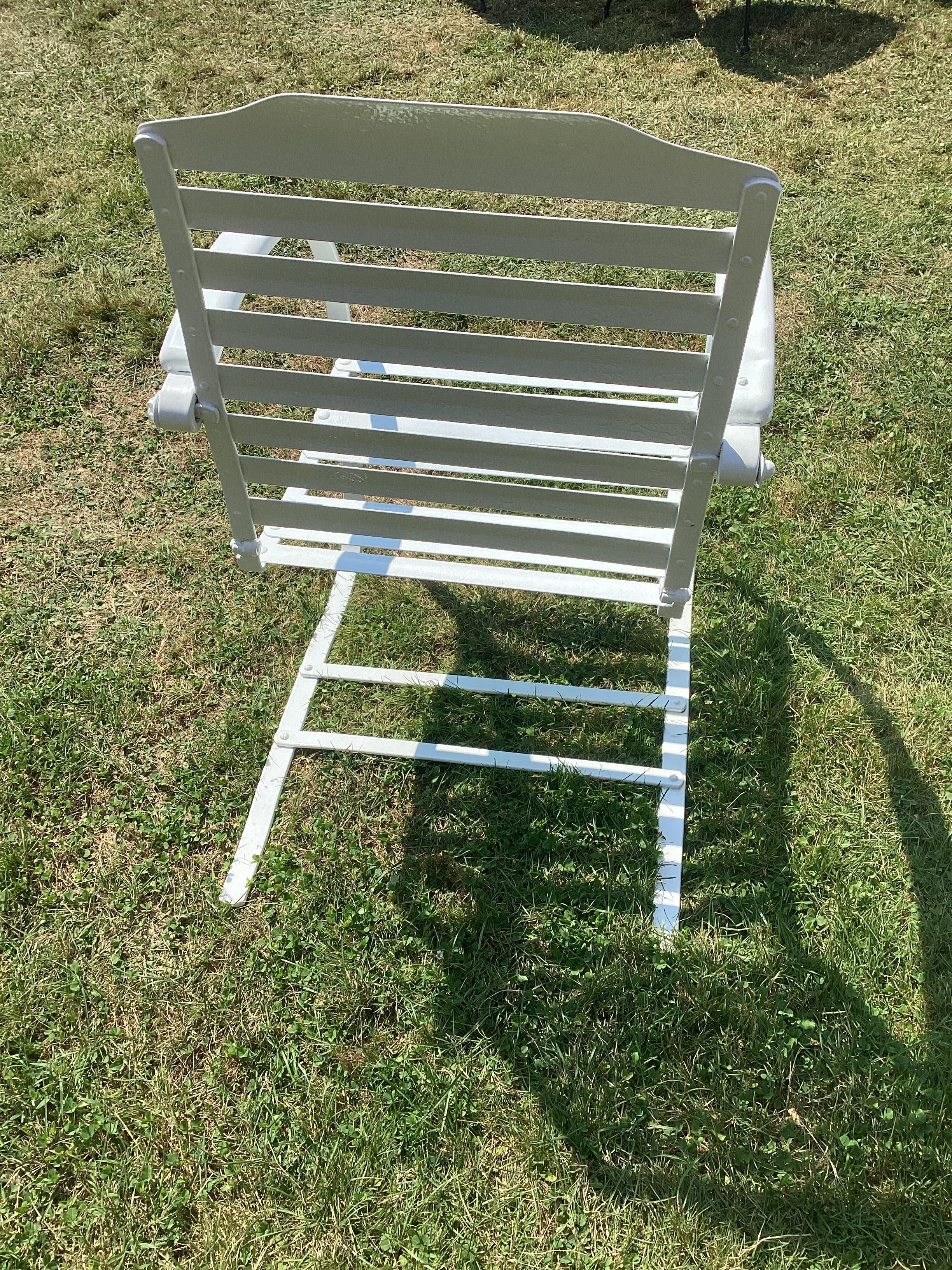 Fer Paire de chaises cantilever en fer en vente