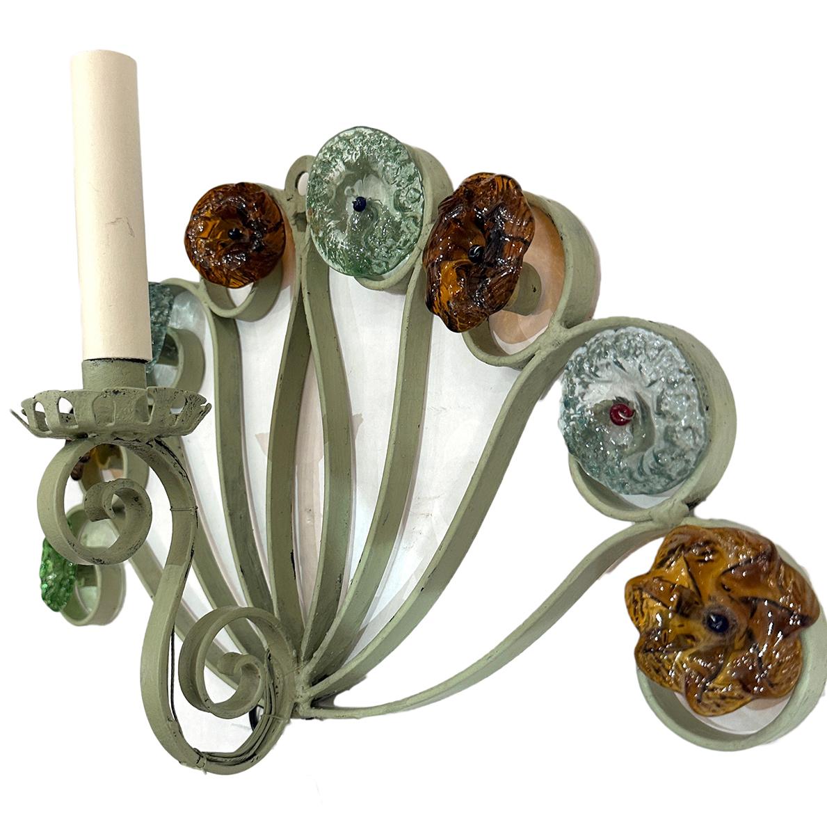 Metà XX secolo Coppia di lampade floreali in ferro in vendita