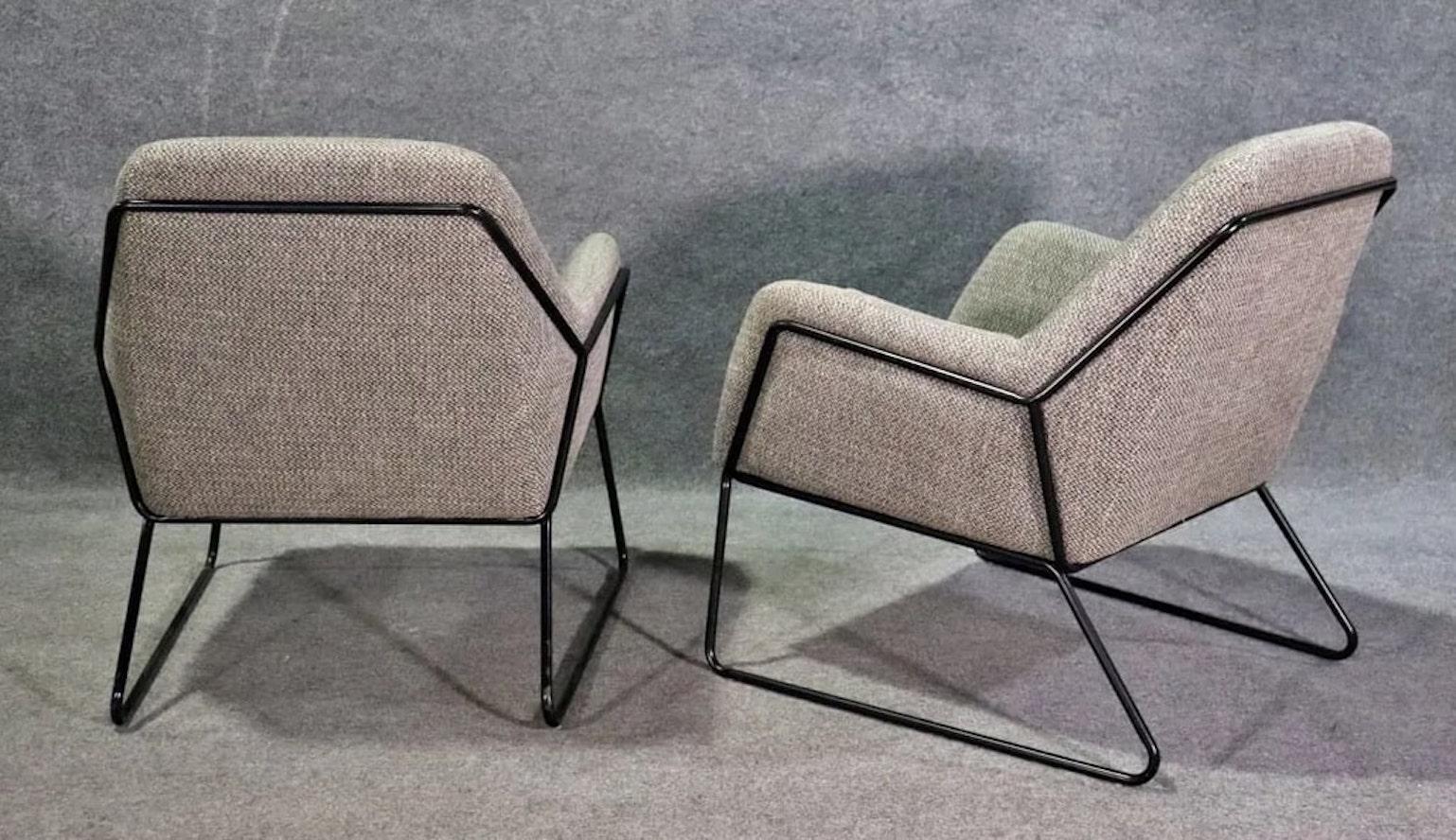 20th Century Pair of Iron Frame Lounge Chairs For Sale