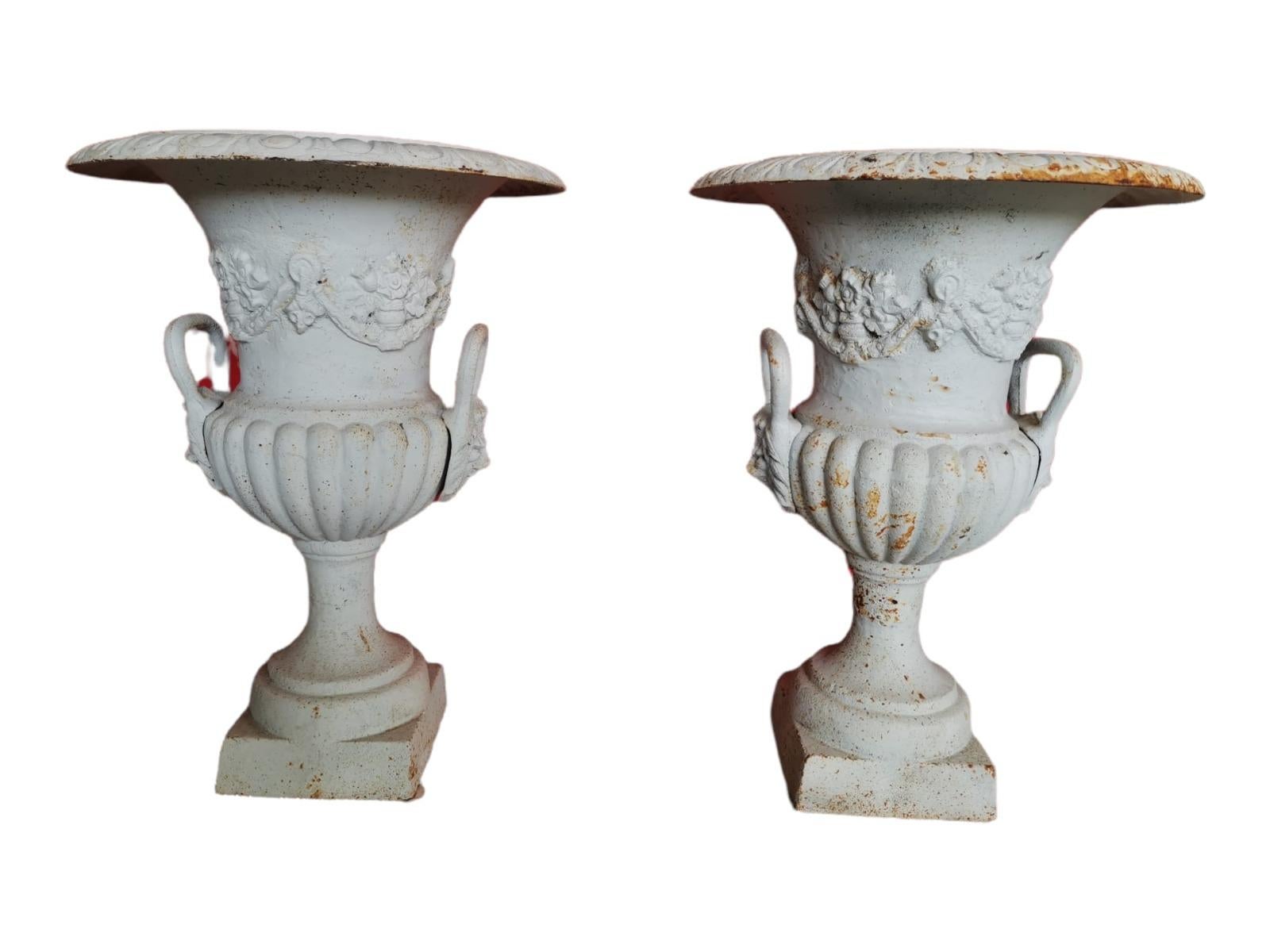Pair of Iron Garden Medici Vases, 1950s For Sale 3