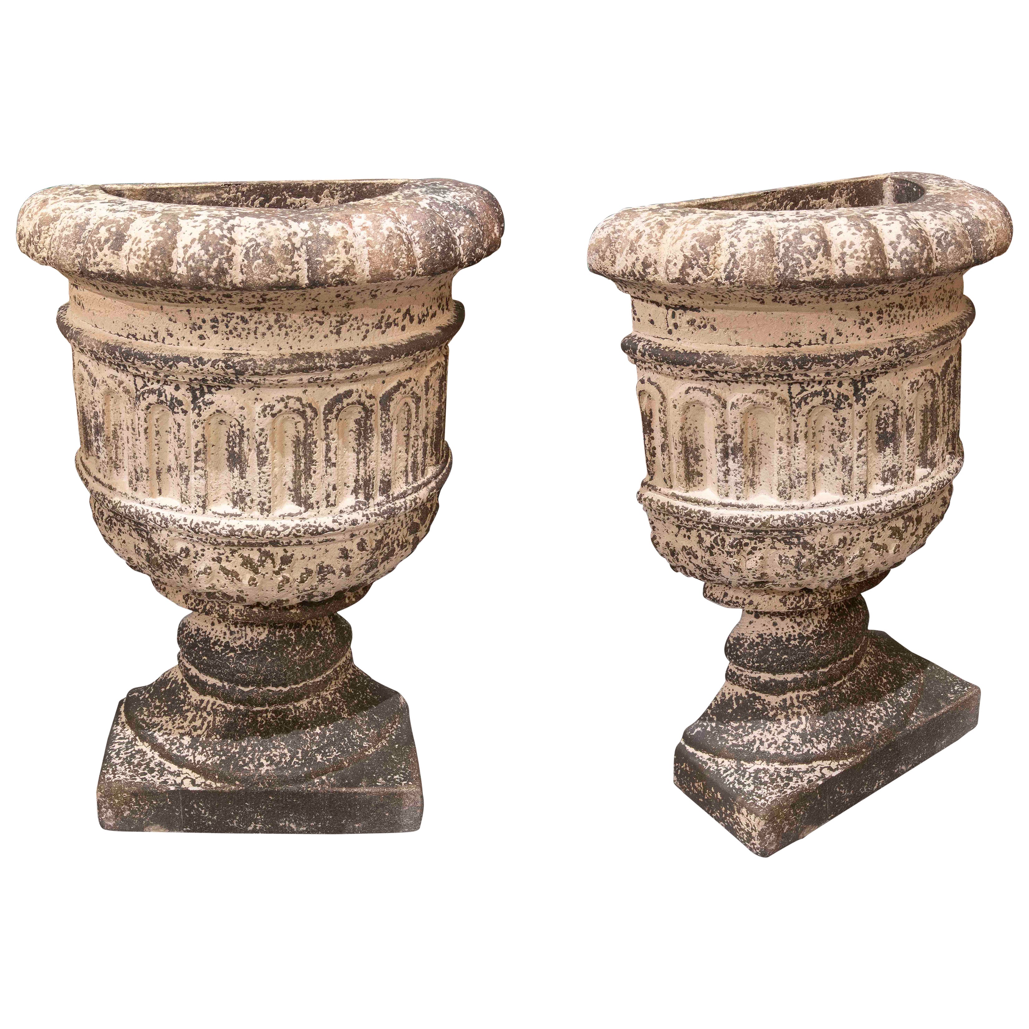 Pair of Iron Garden Urns with Cream and Black Aged Patina en vente