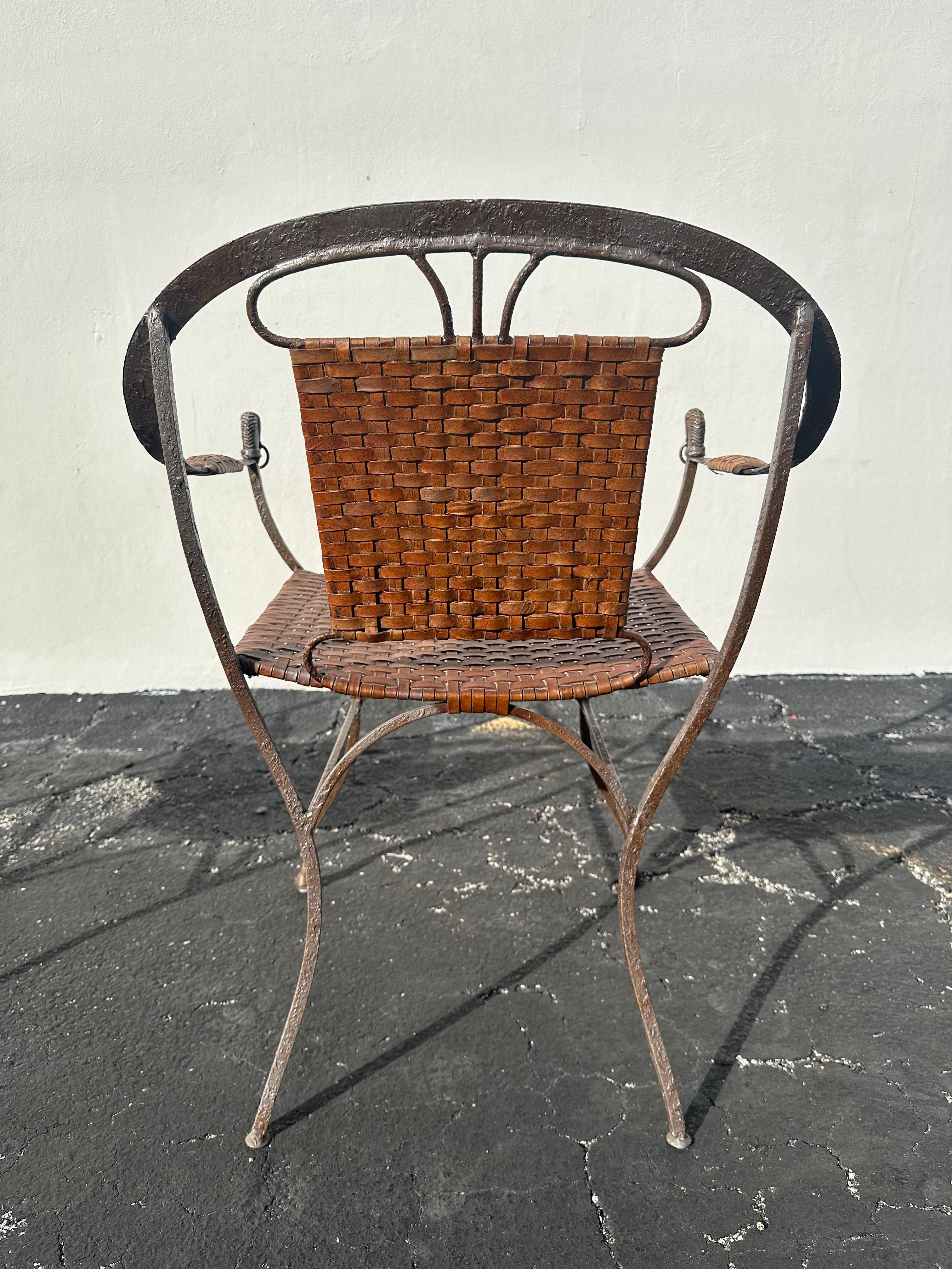 Chaises en fer à dossier en fer à cheval et en cuir, ensemble de 2 en vente 4