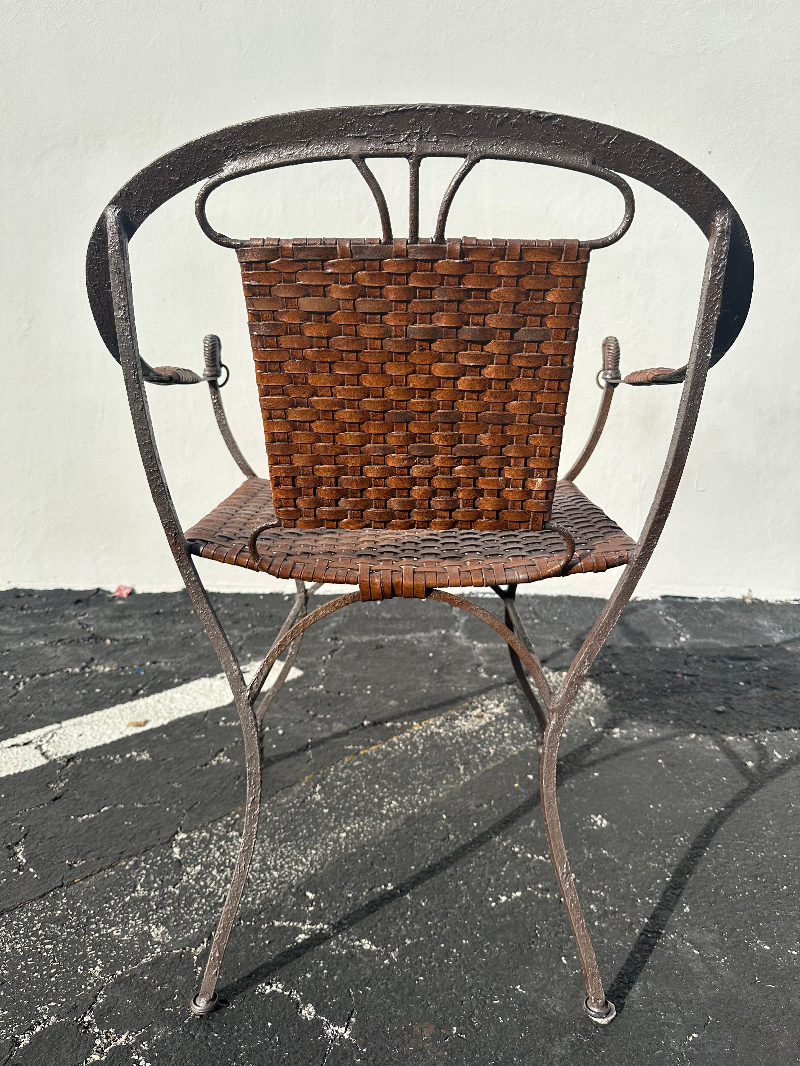 Chaises en fer à dossier en fer à cheval et en cuir, ensemble de 2 en vente 5