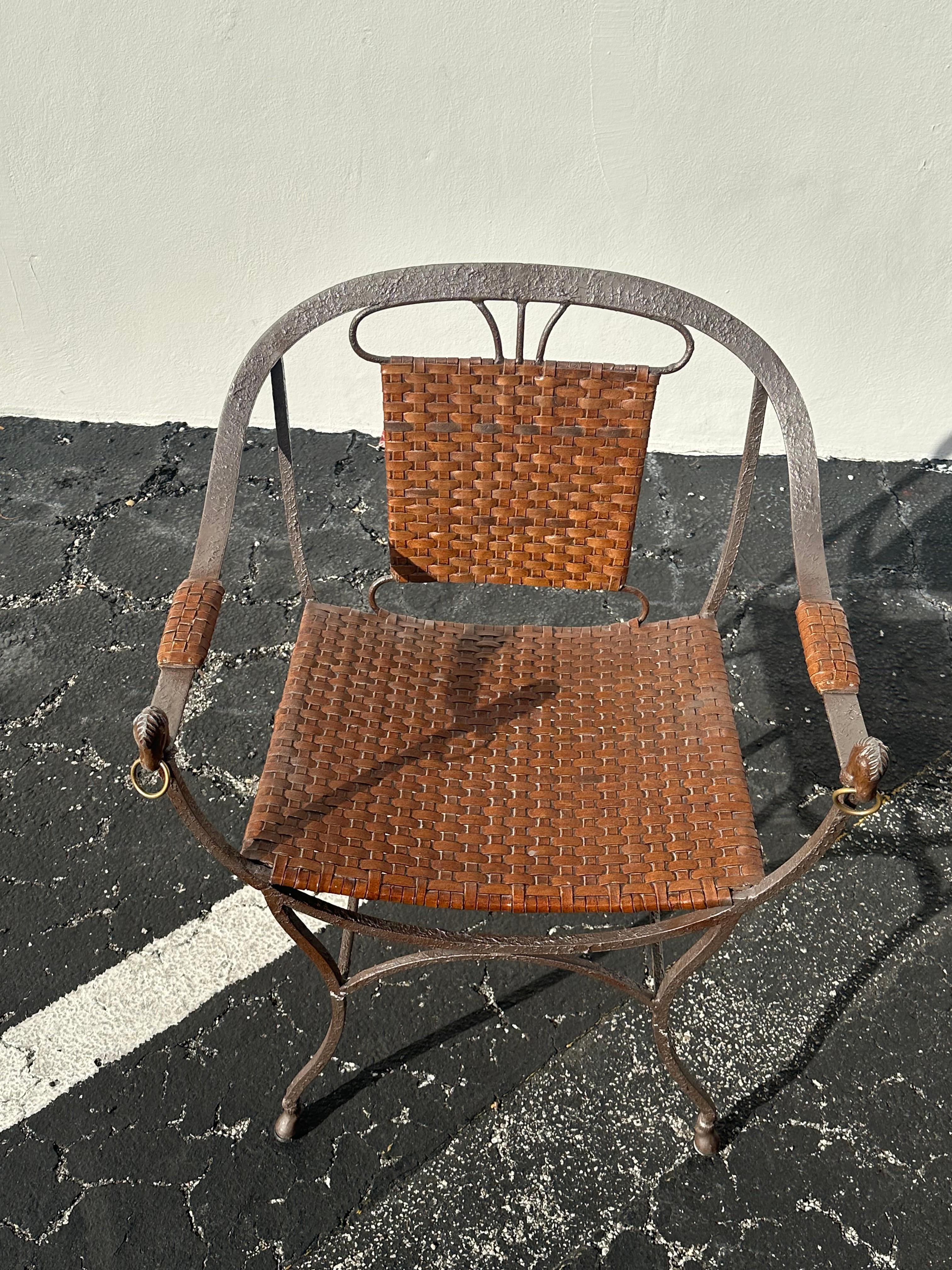 Chaises en fer à dossier en fer à cheval et en cuir, ensemble de 2 en vente 7