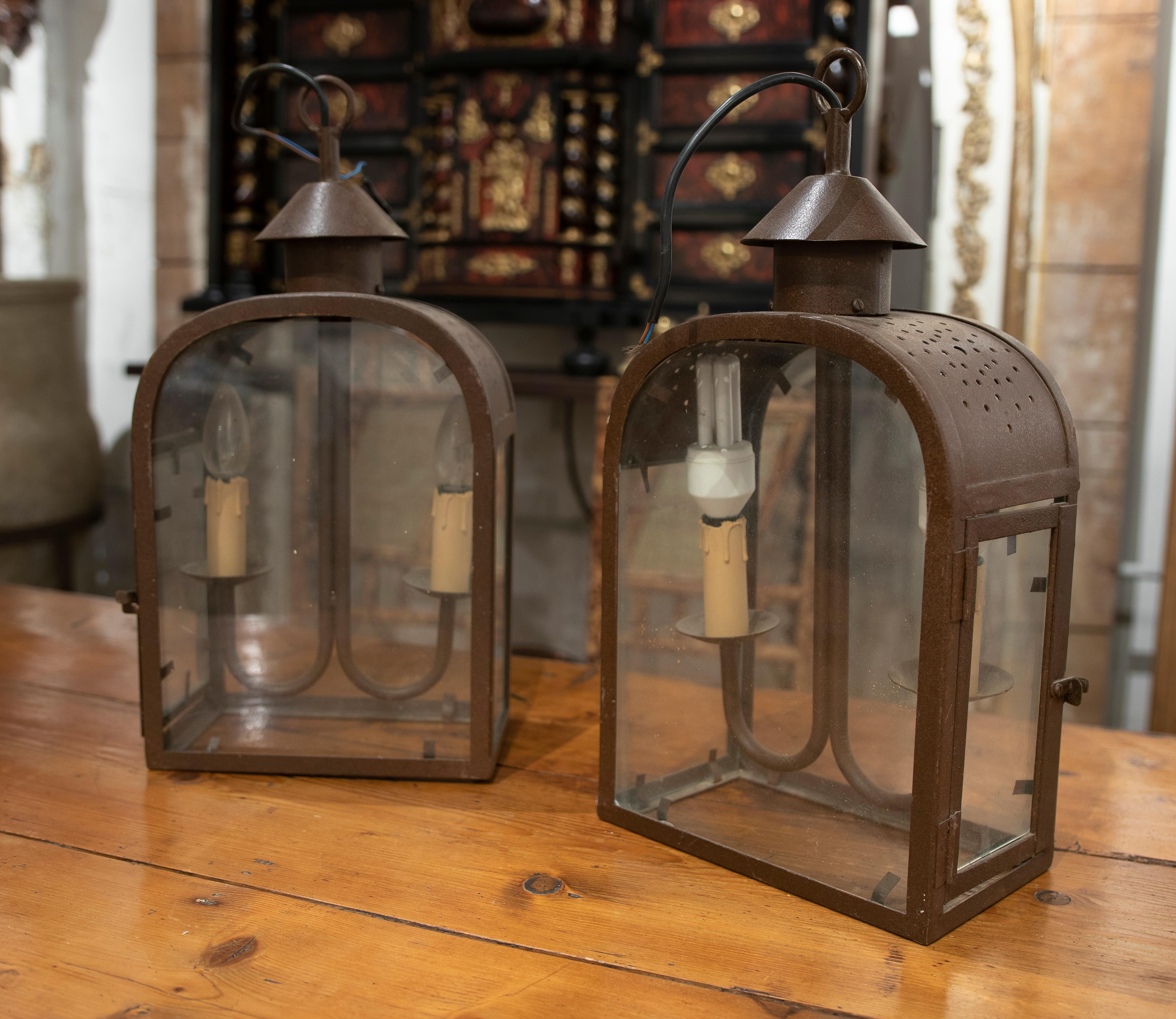 Spanish Pair of Iron Lanterns with Rust Brown Finish Crystals For Sale