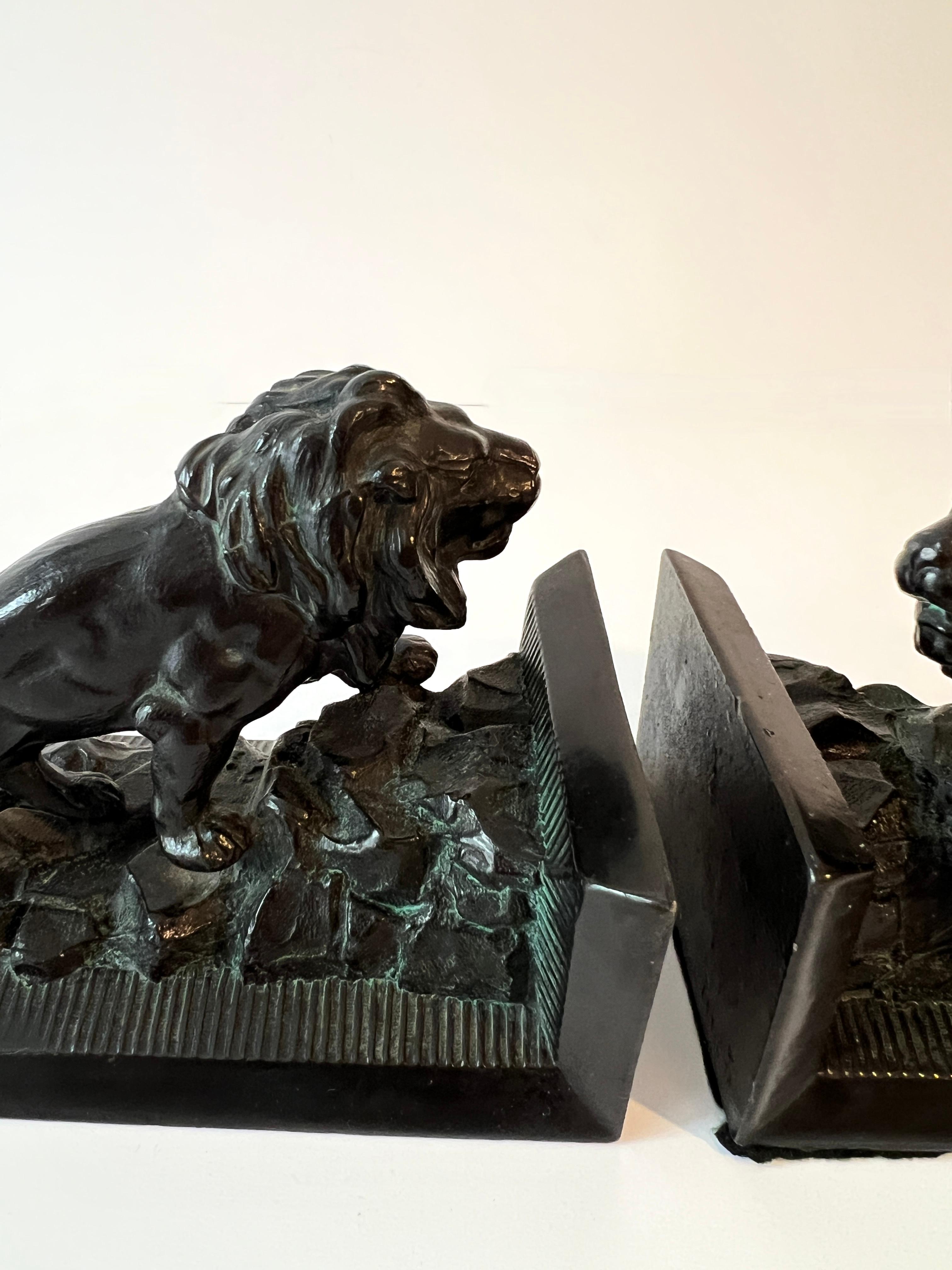 Pair of Iron Lion Bookends In Good Condition For Sale In Los Angeles, CA
