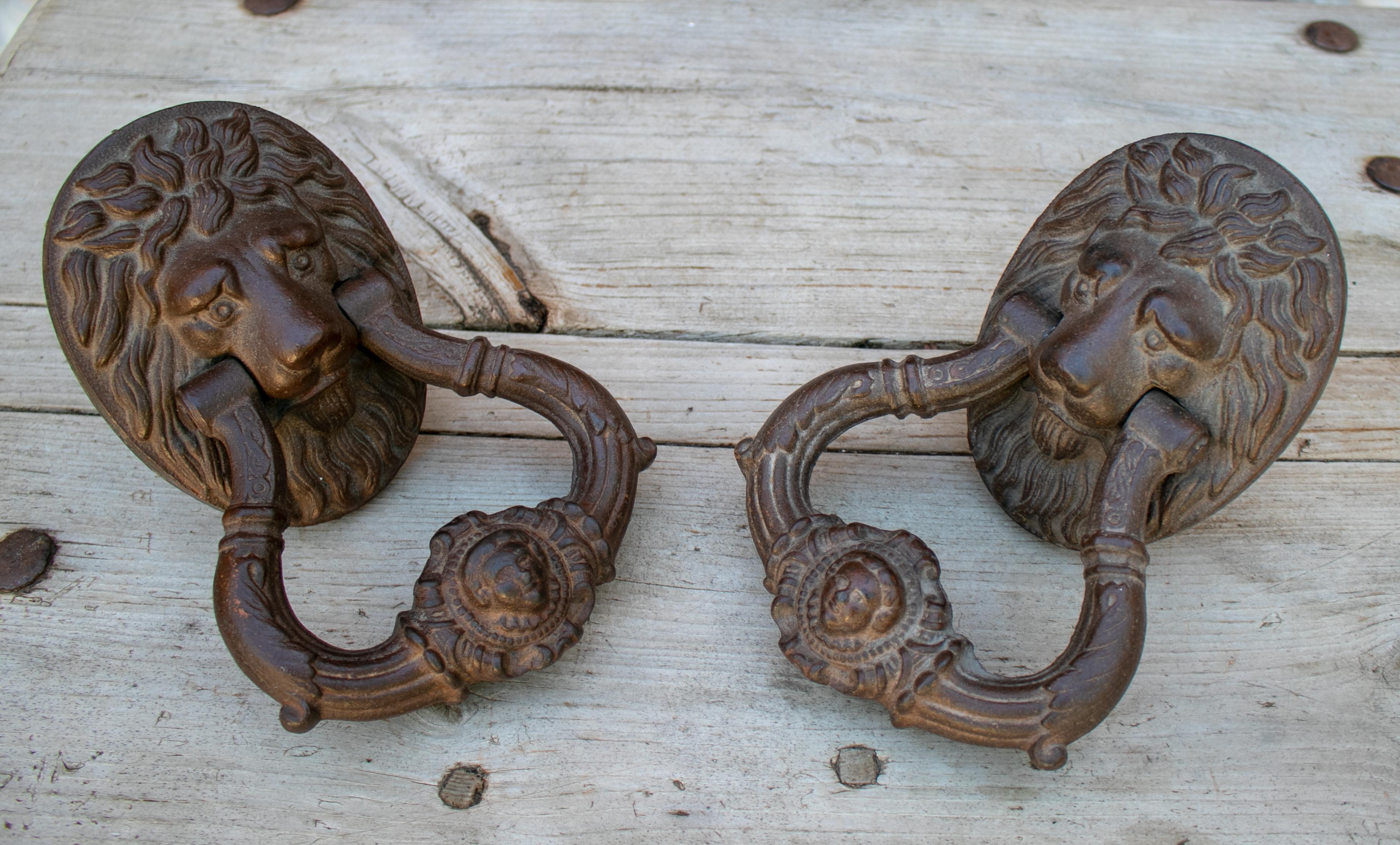 Pair of Iron Lion Heads Door Knokers from 19th Century In Good Condition In Marbella, ES