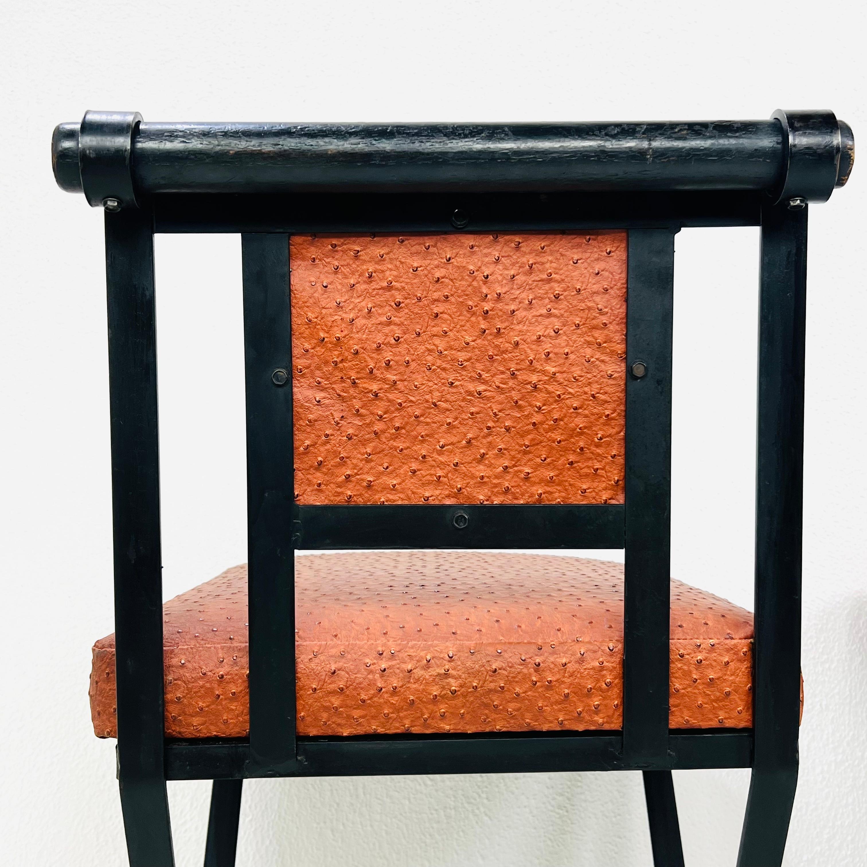 Paire de tabourets de bar en fer et cuir d'autruche dans le style de Cleo Baldon en vente 3