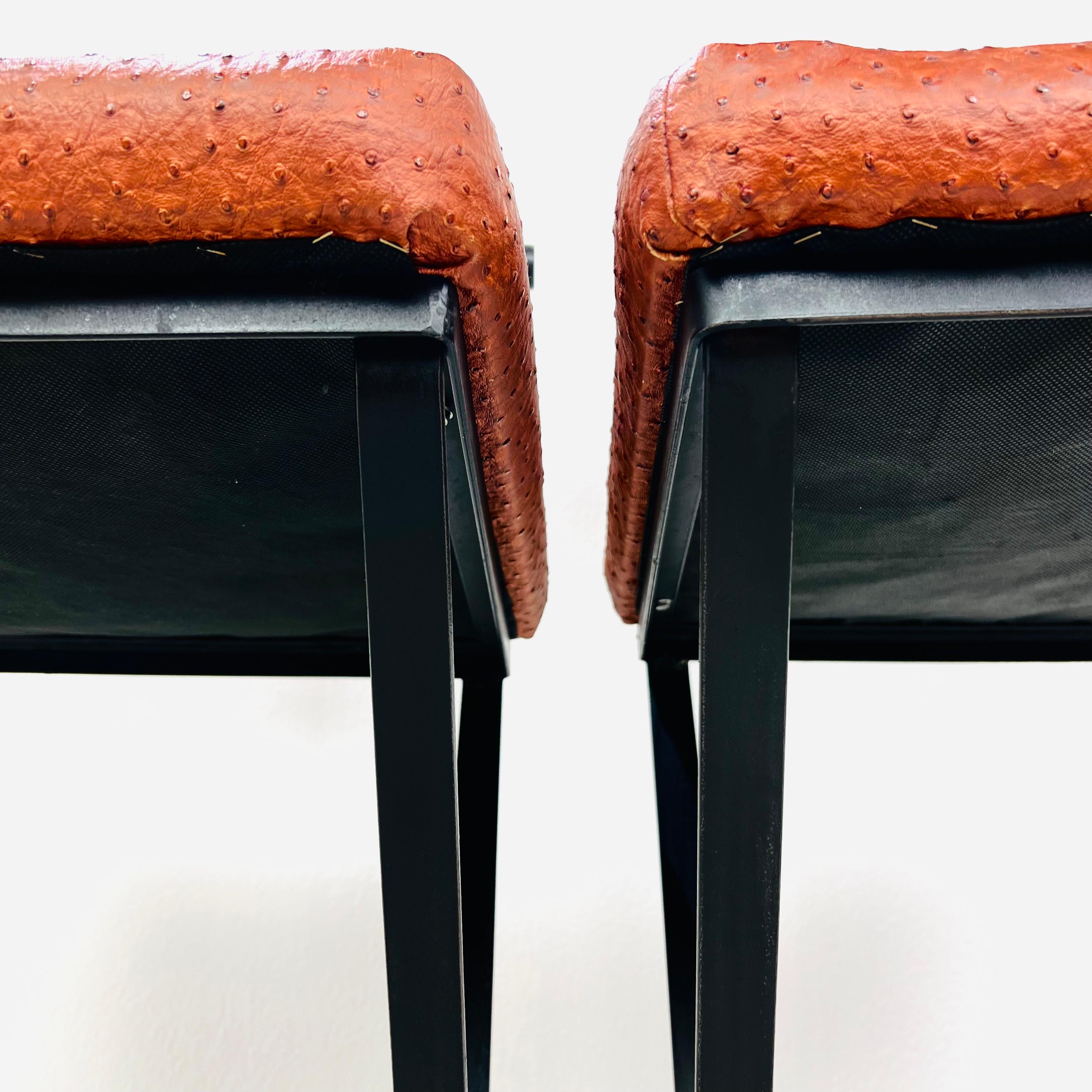 Paire de tabourets de bar en fer et cuir d'autruche dans le style de Cleo Baldon en vente 13