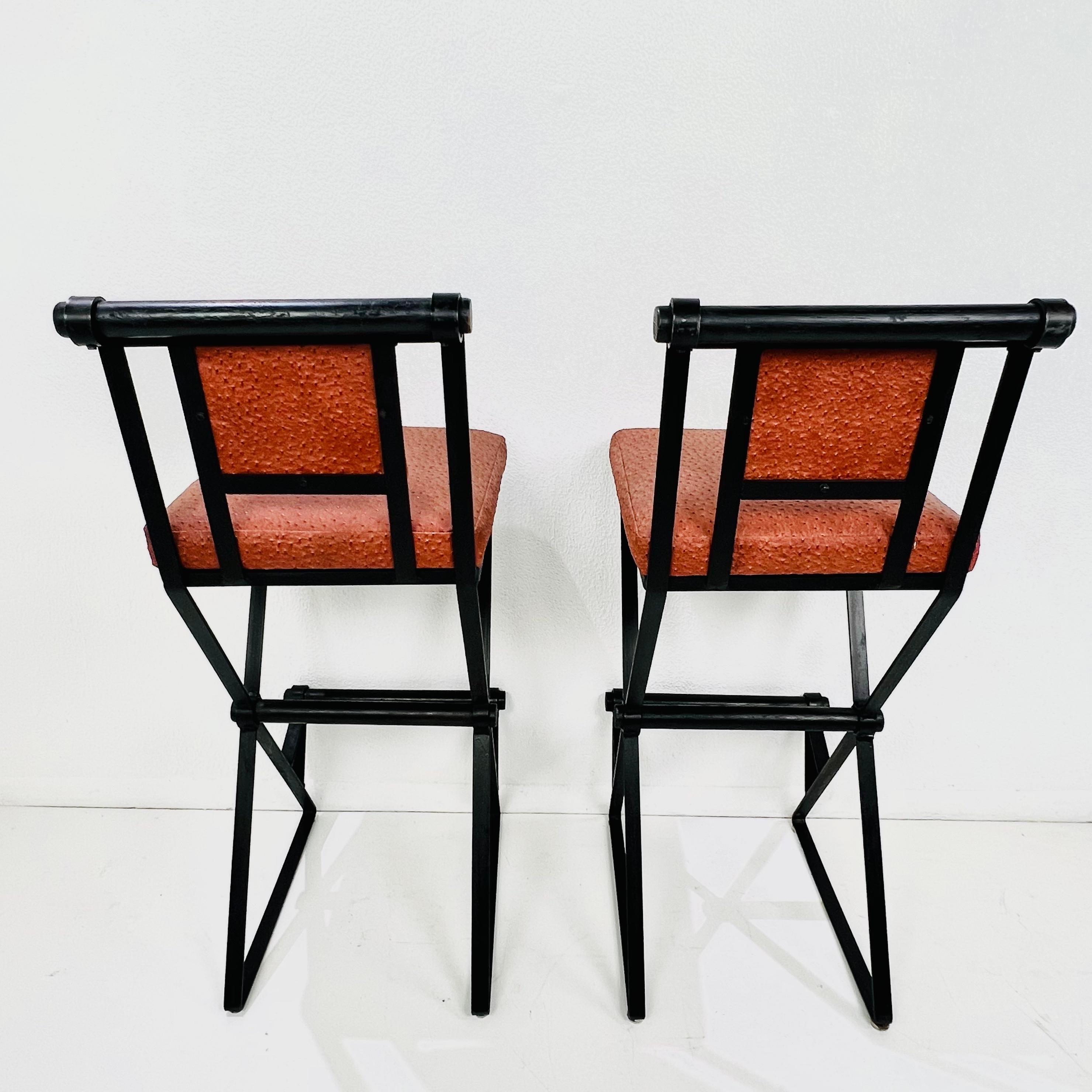 Paire de tabourets de bar en fer et cuir d'autruche dans le style de Cleo Baldon en vente 2