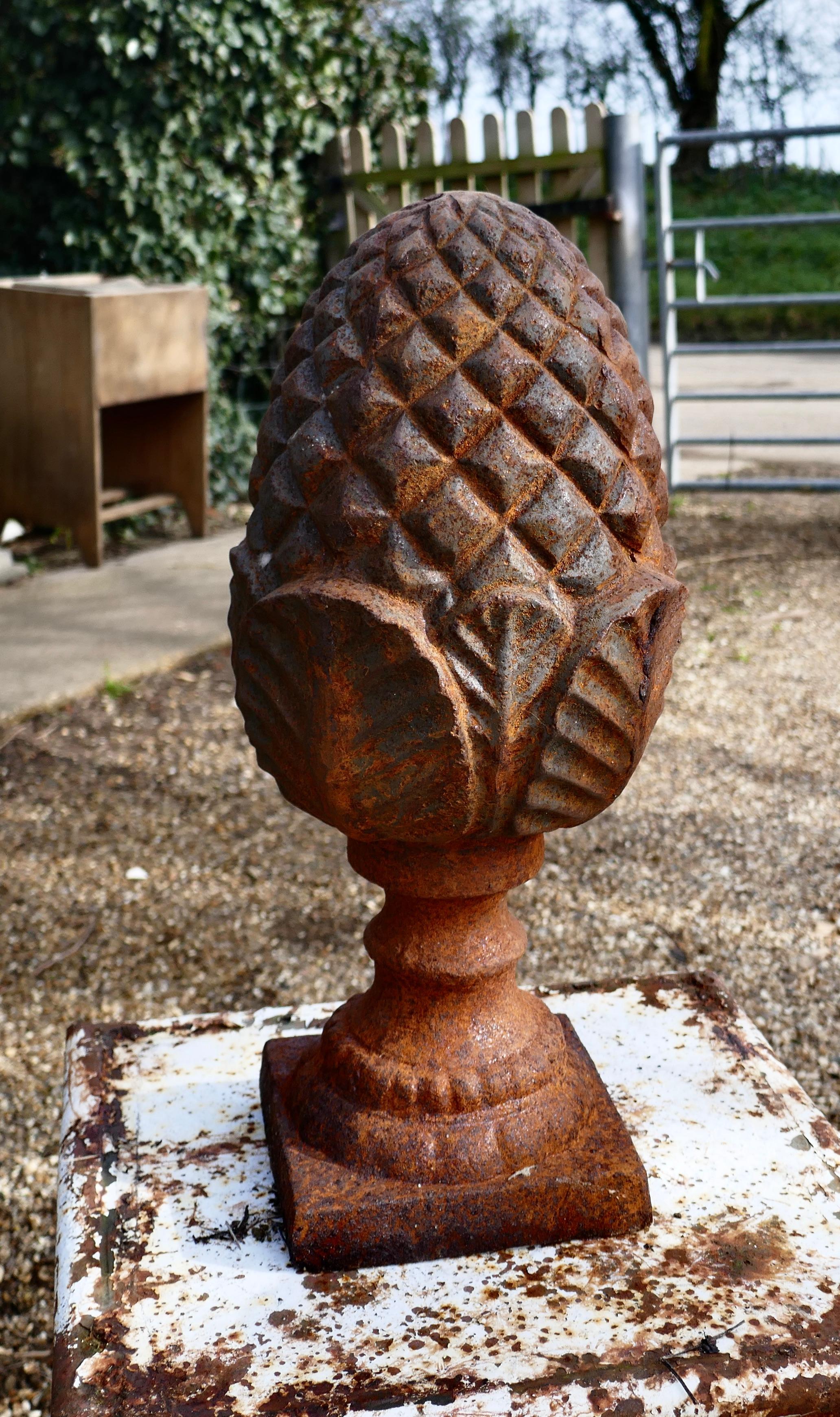 Pair of Iron Pine Cone Gate Post Finials In Good Condition In Chillerton, Isle of Wight