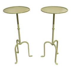 Paire de tables d'appoint en fer peintes en vert aqua